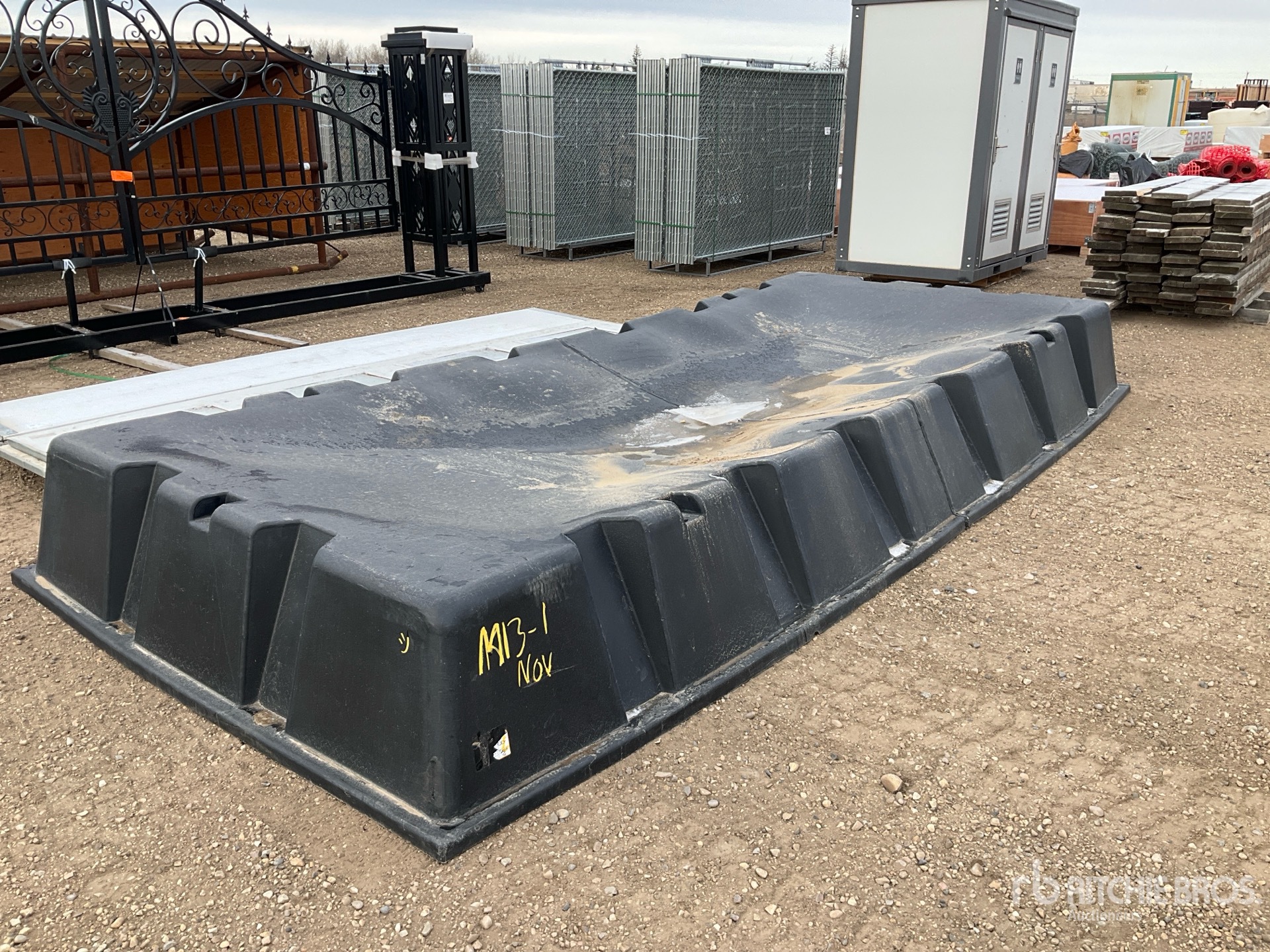 General Appearance with Bild, Ecke vorne links