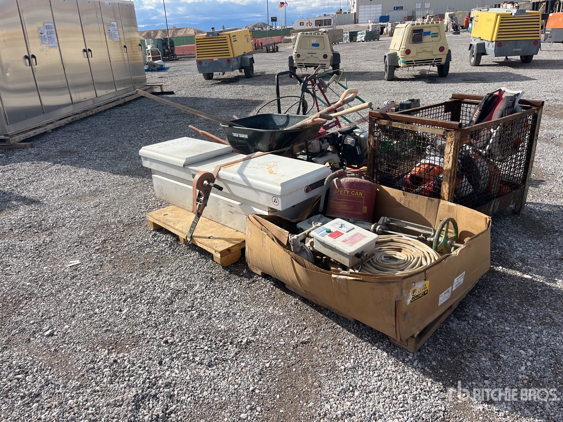 General Appearance with Bild, Ecke vorne rechts