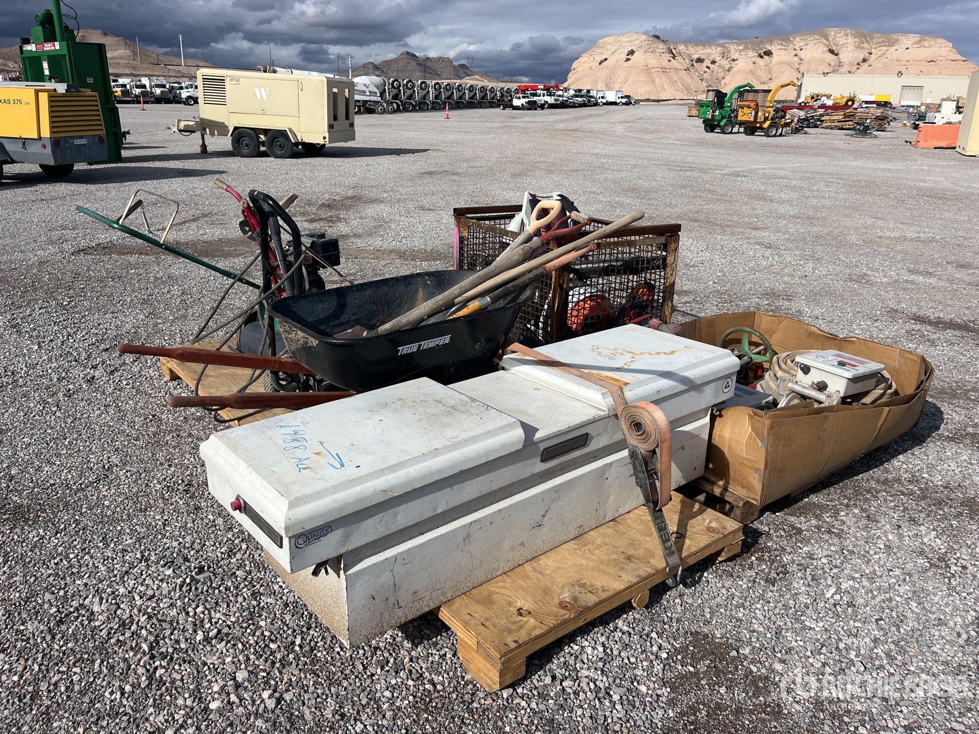 General Appearance with Bild, Ecke hinten rechts