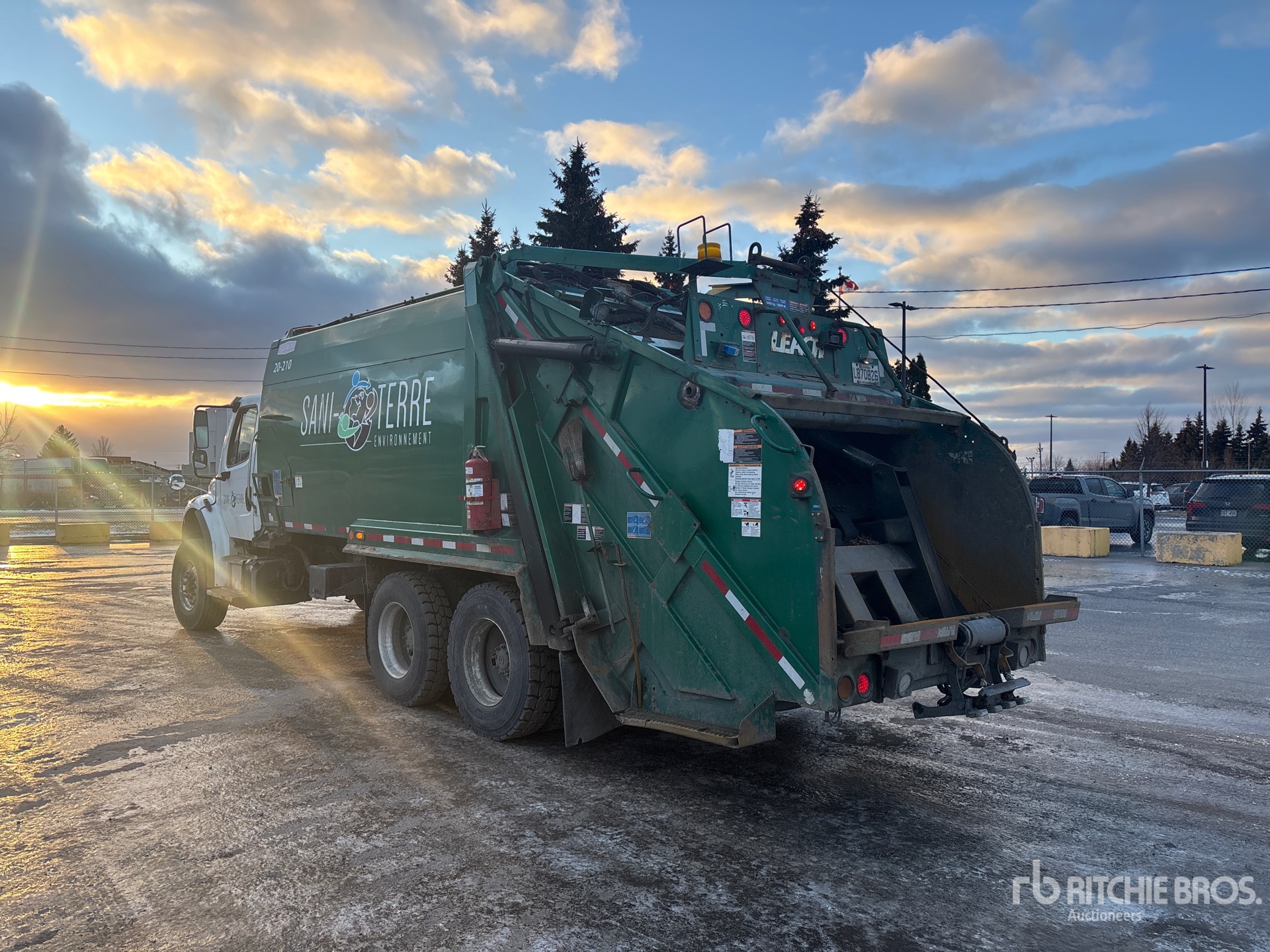 General Appearance with Bild, Ecke hinten links