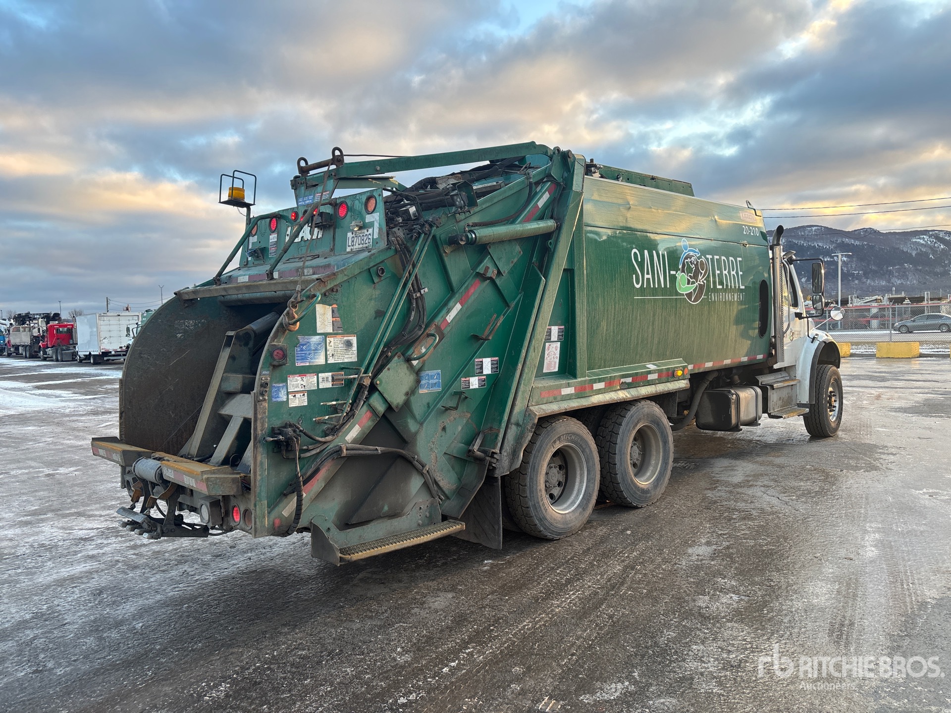 General Appearance with Bild, Ecke hinten rechts