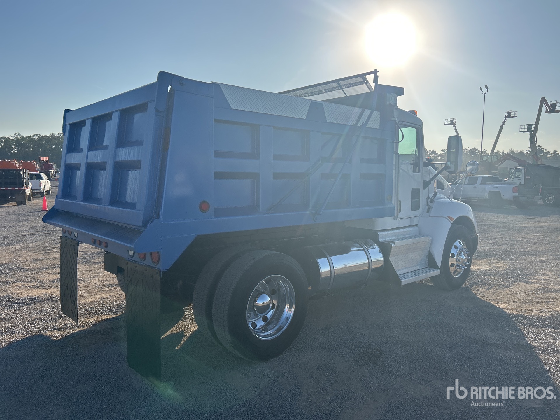 General Appearance with Imagen: esquina trasera derecha