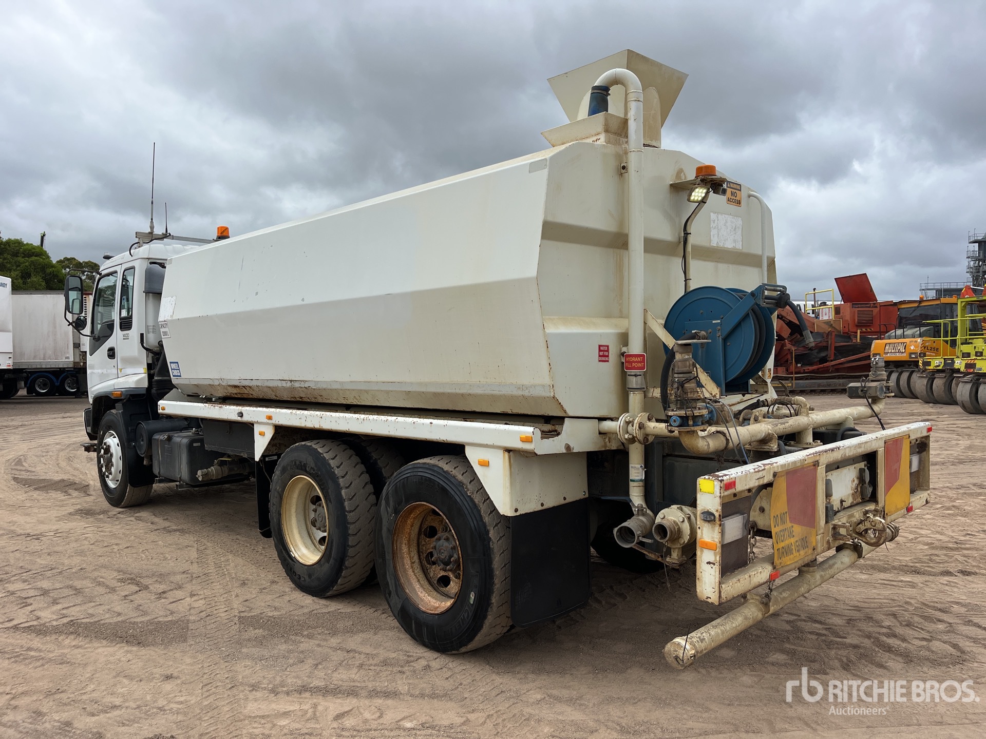 General Appearance with Imagen: esquina trasera derecha