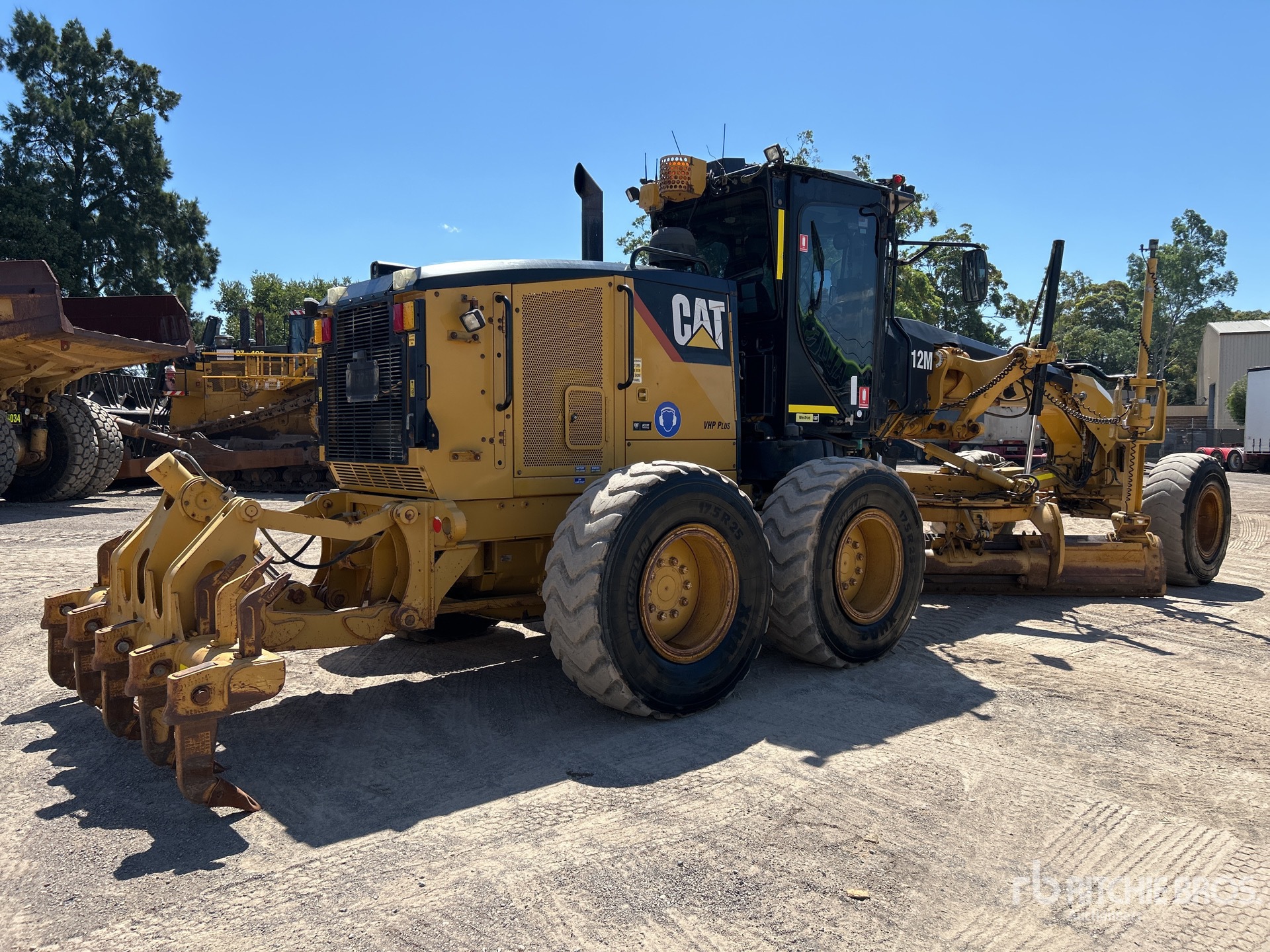 Aspect général with Image, coin arrière droit