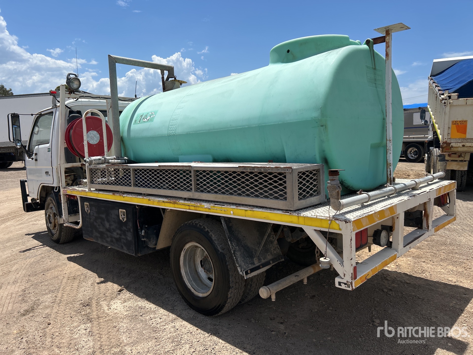 Aspect général with Image, coin arrière droit