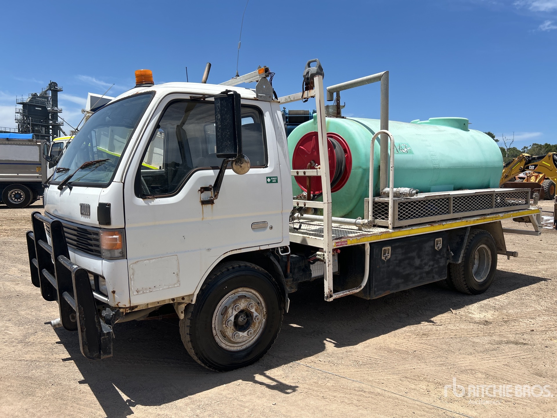 Aspect général with Image, coin avant droit