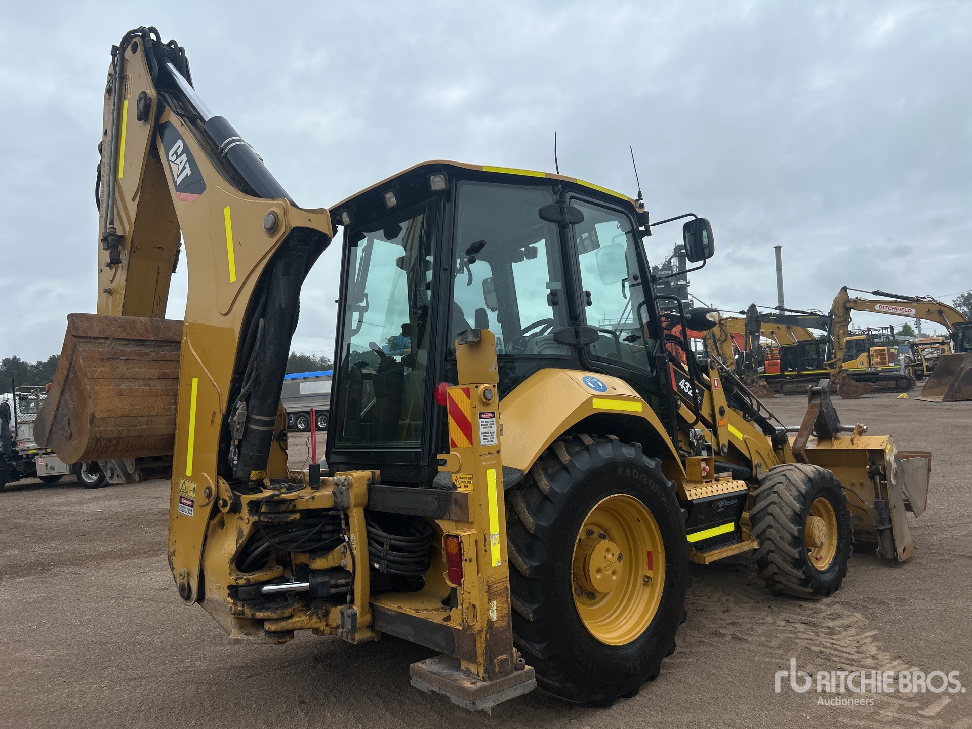 Aspect général with Image, coin arrière droit