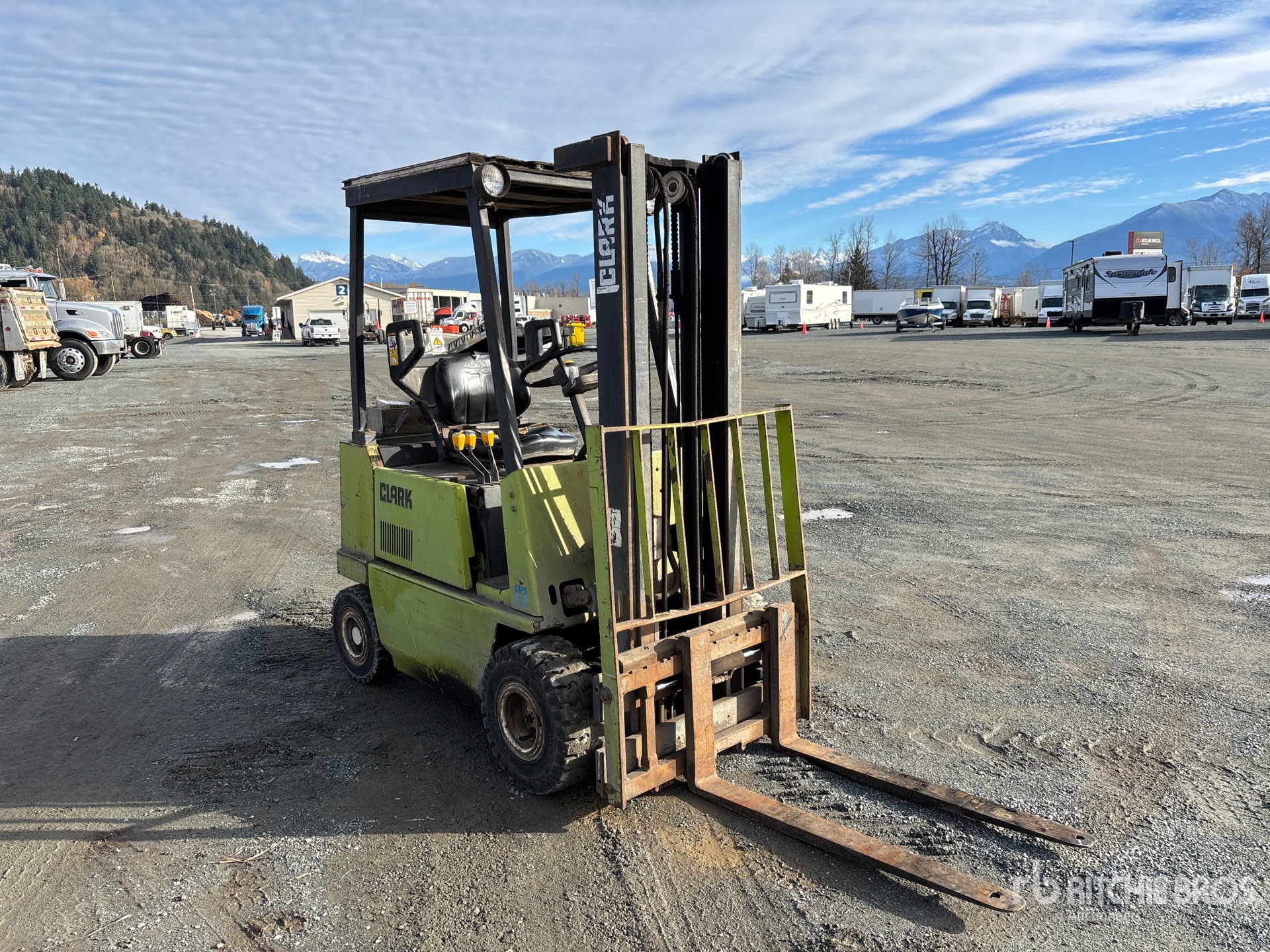 General Appearance with Picture, Right Front Corner