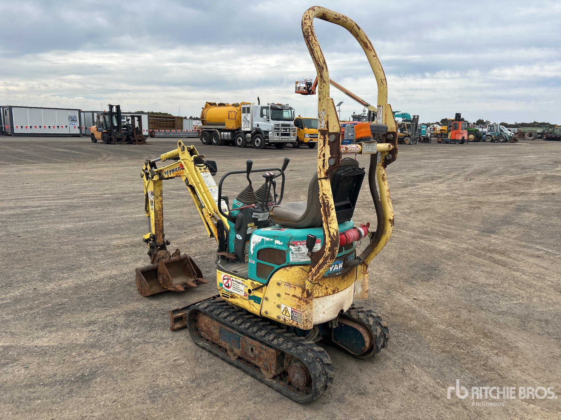 General Appearance with Picture, Left Rear Corner