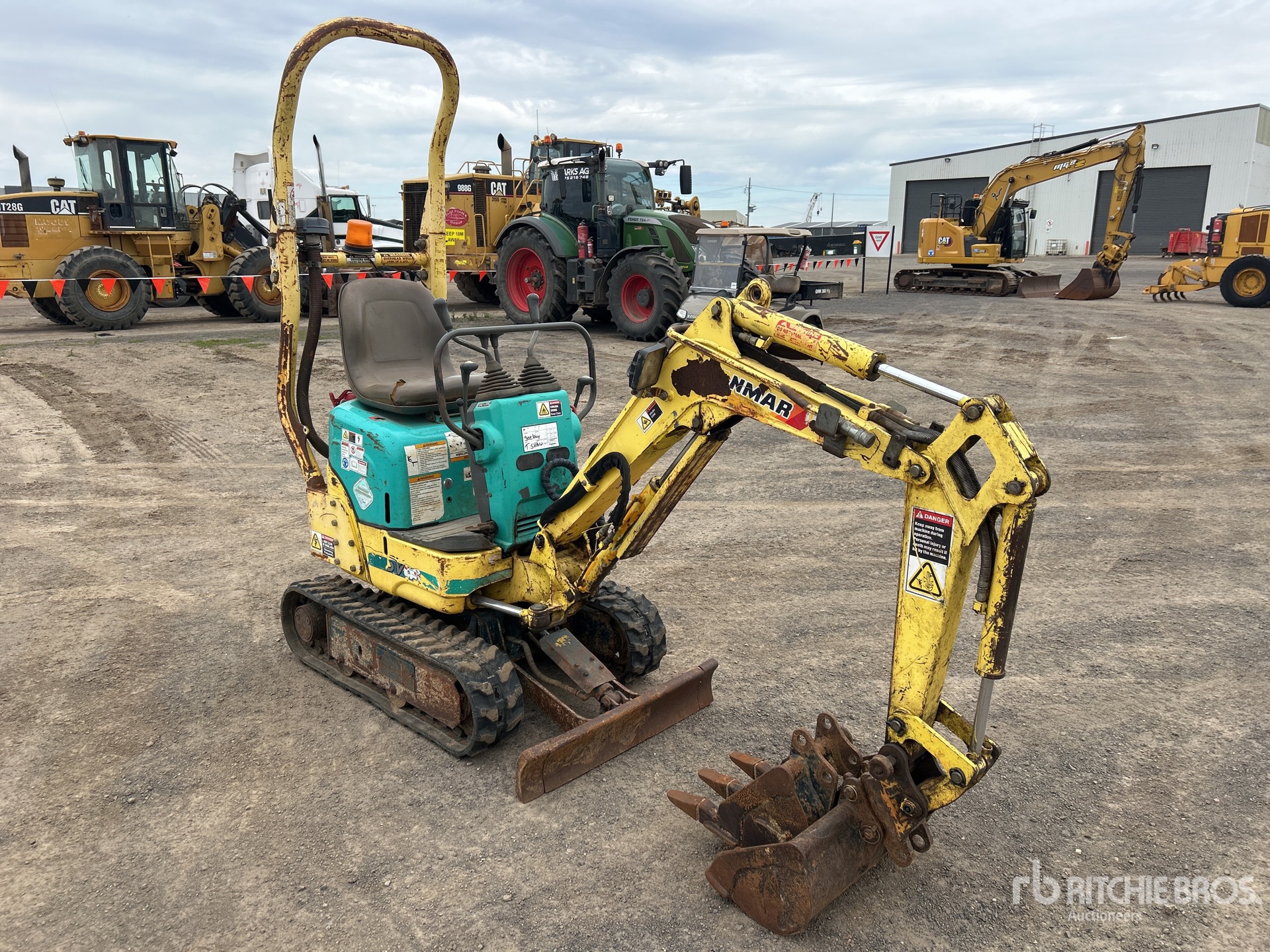 General Appearance with Picture, Right Front Corner