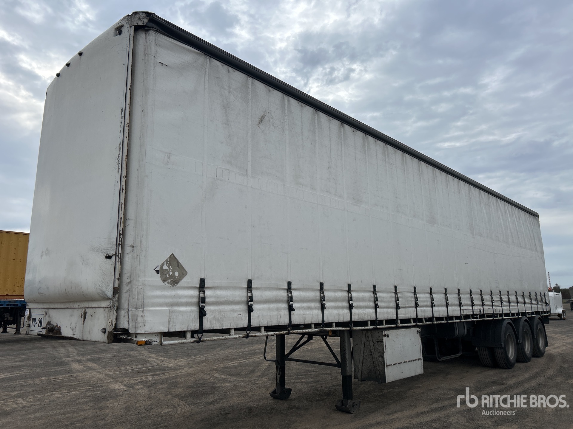 General Appearance with Image, coin avant droit