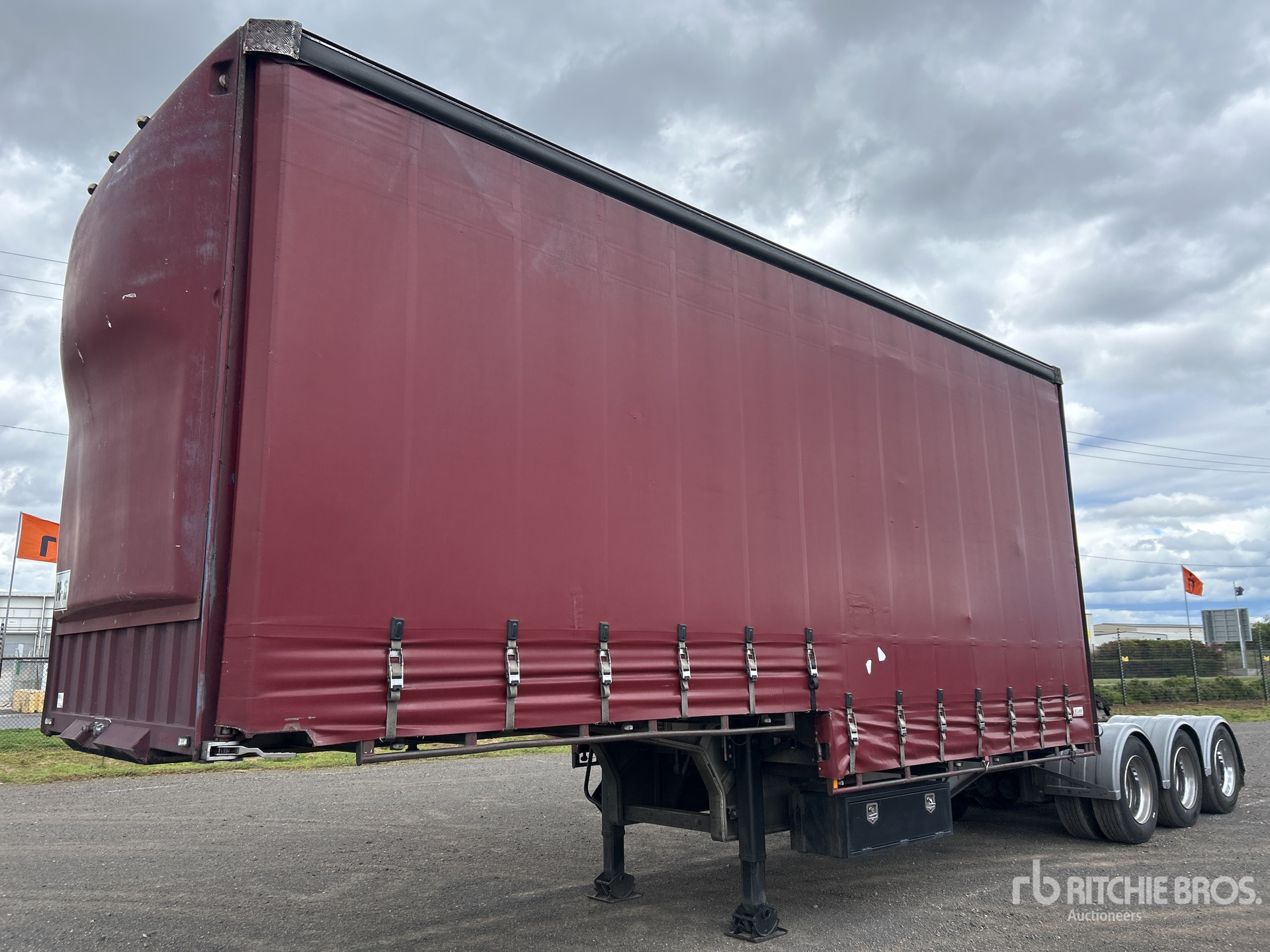 General Appearance with Picture, Right Front Corner