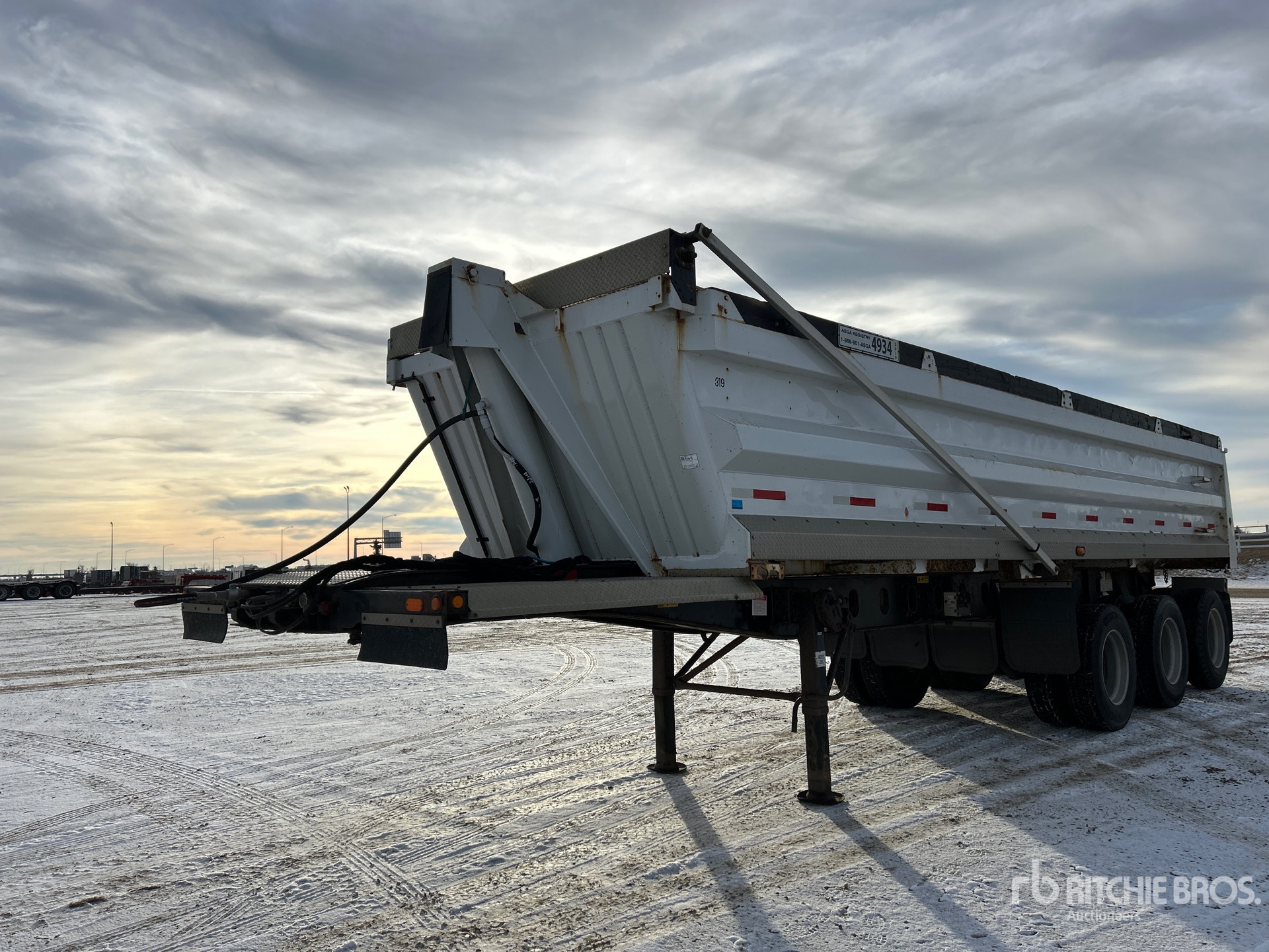 General Appearance with Bild, Ecke vorne links