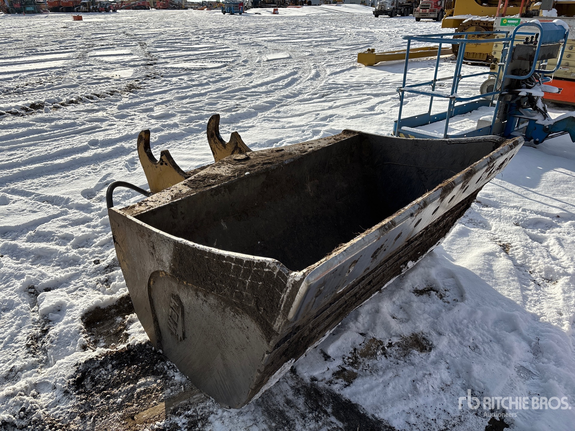 General Appearance with Bild, Ecke vorne rechts