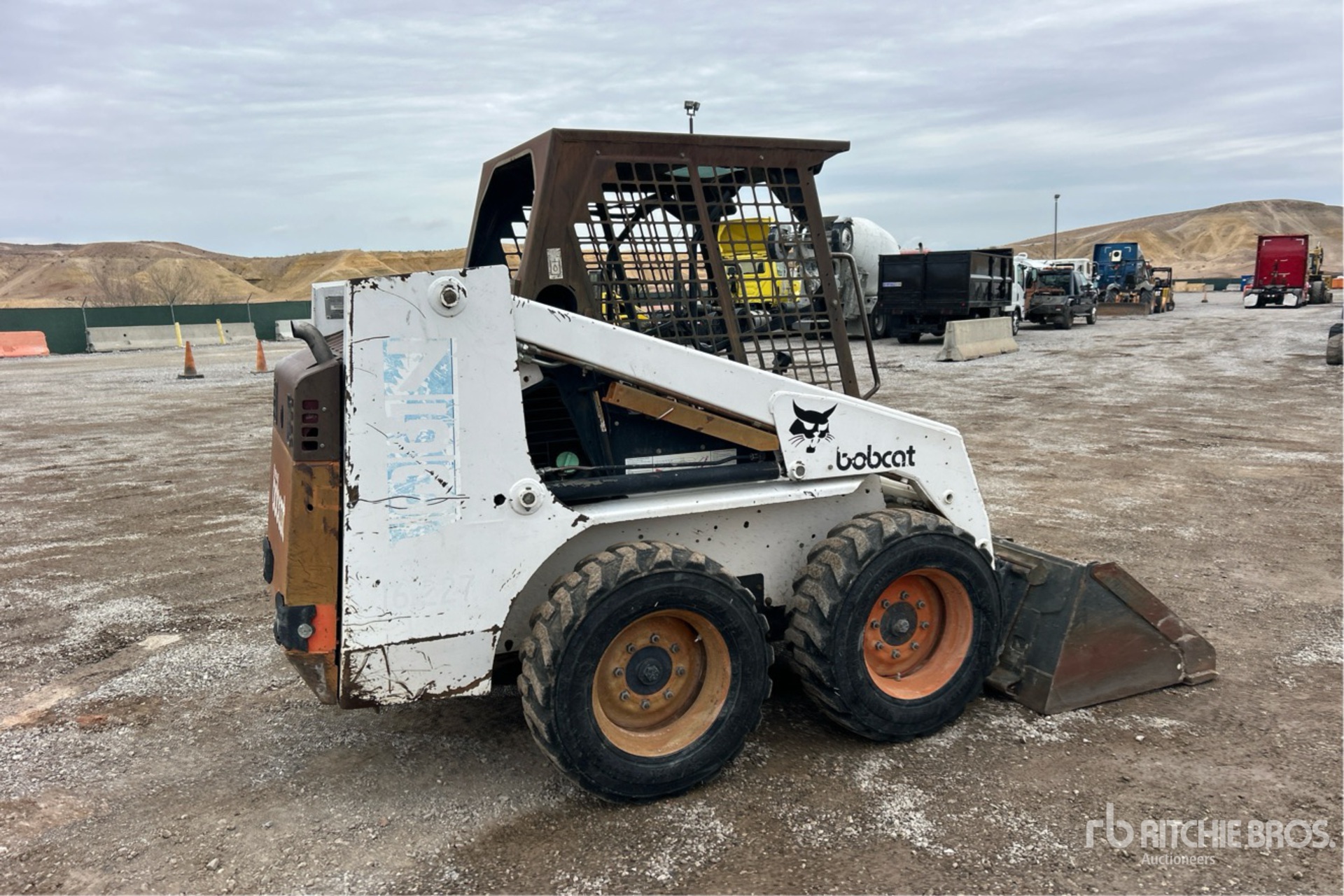 General Appearance with Foto, angolo anteriore sinistro