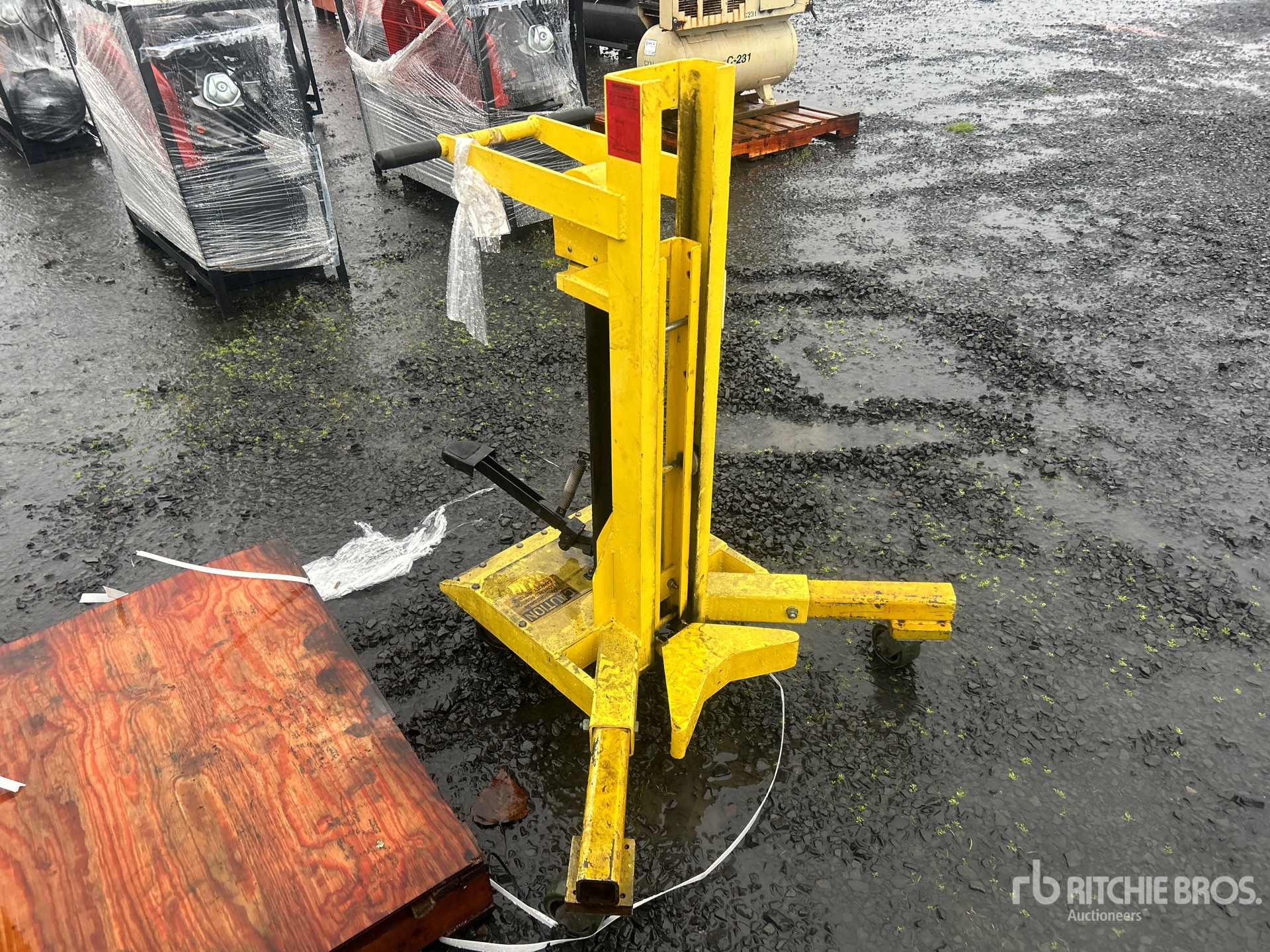 General Appearance with Picture, Right Front Corner