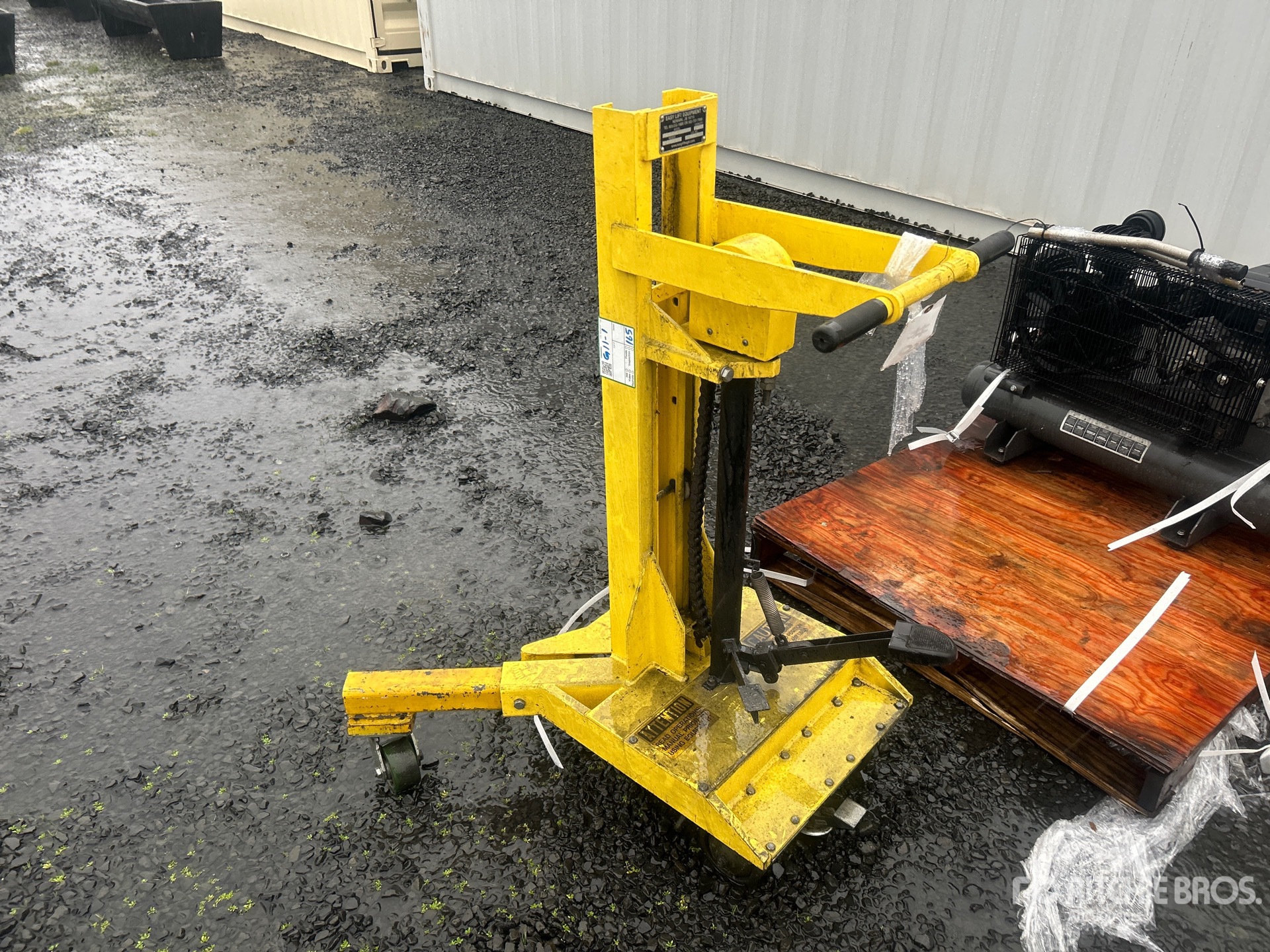 General Appearance with Picture, Left Rear Corner