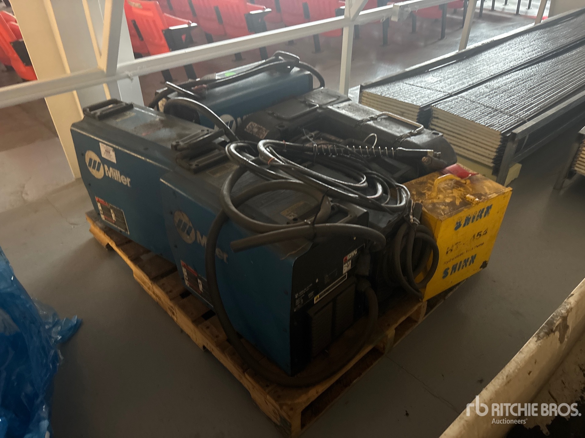 General Appearance with Image, coin avant droit