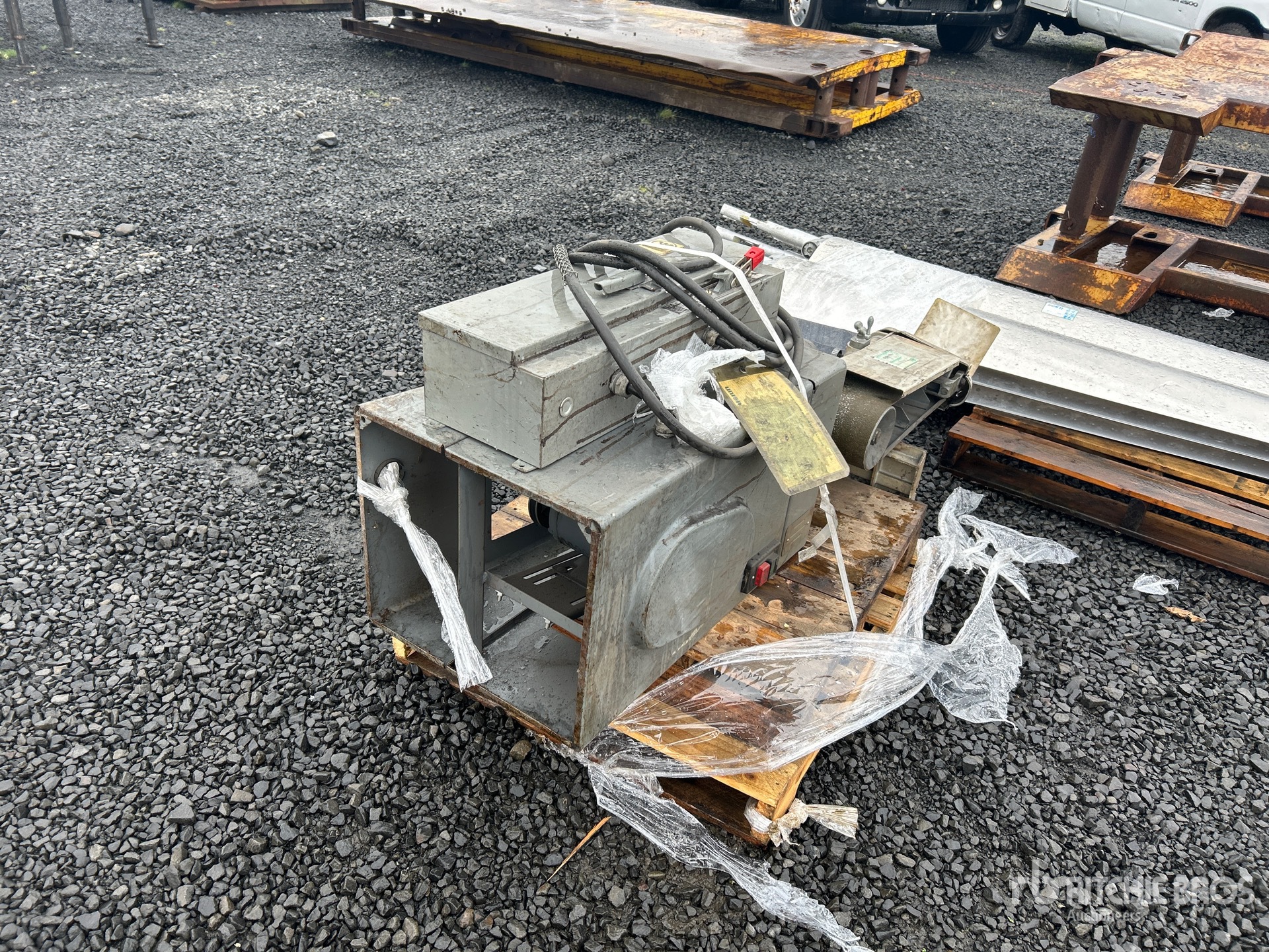 Aspect général with Image, coin arrière droit