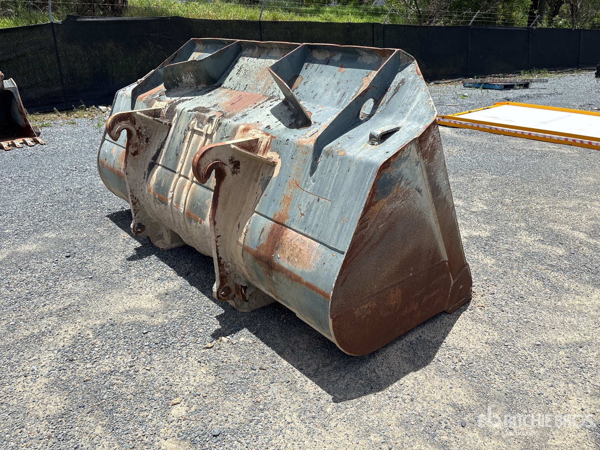 General Appearance with Bild, Ecke hinten rechts