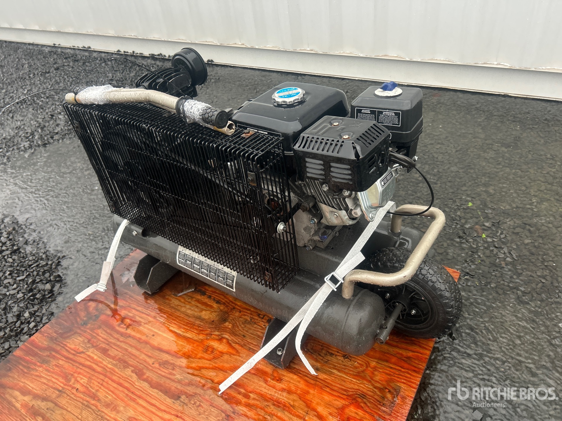 Aspect général with Image, coin arrière gauche