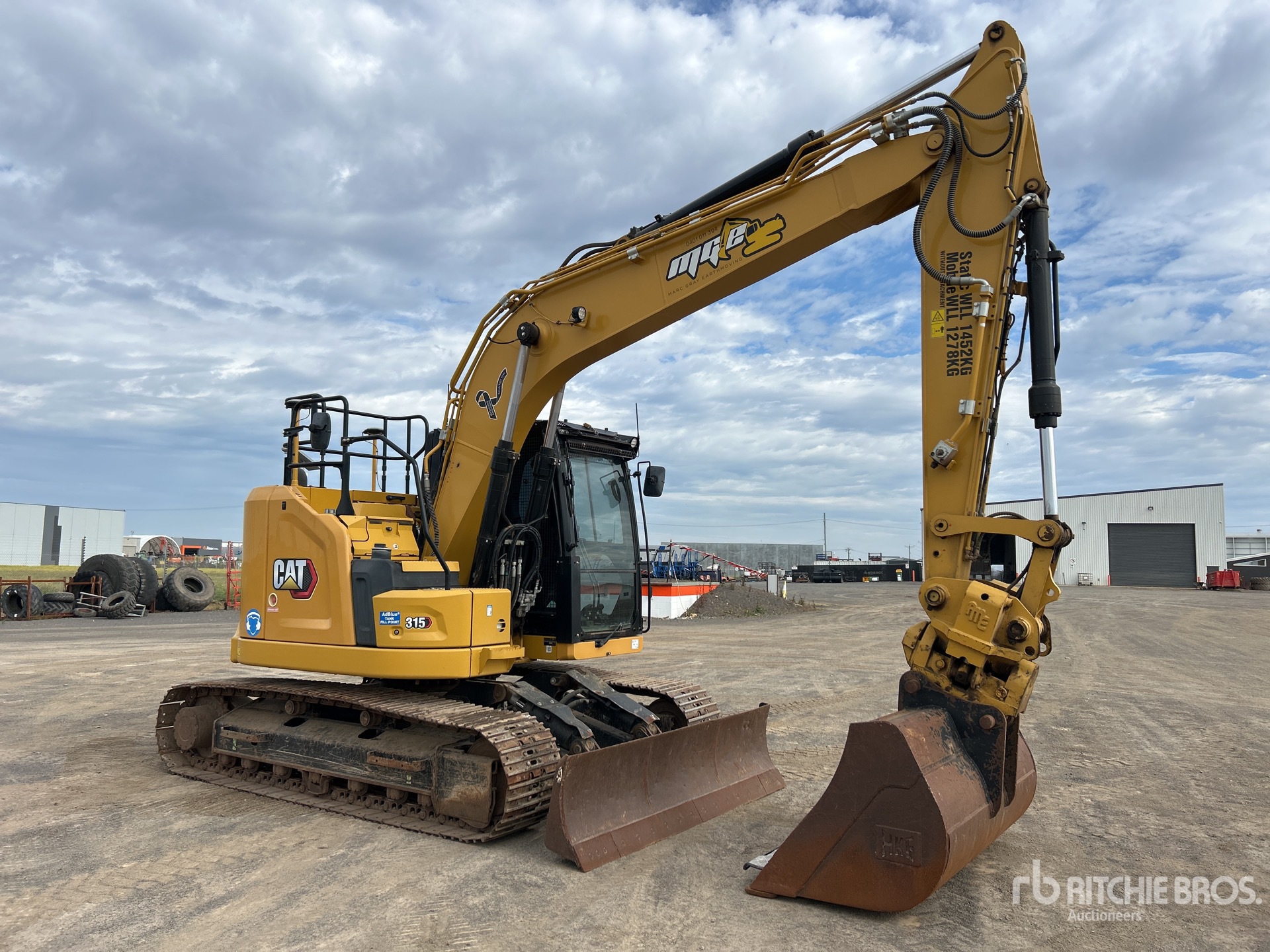 General Appearance with Picture, Right Front Corner