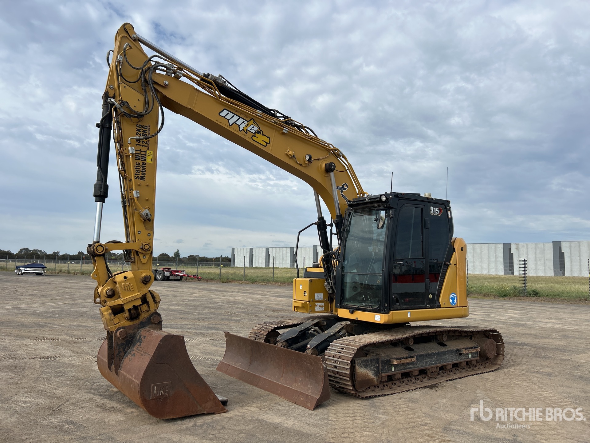 General Appearance with Picture, Left Front Corner