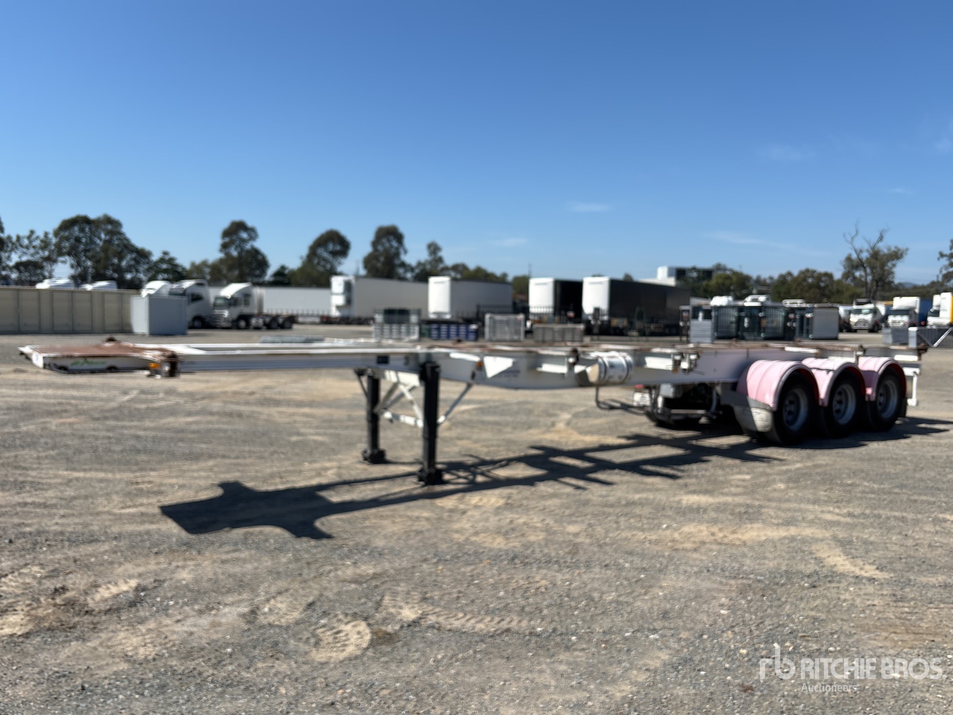 Aspect général with Image, coin avant droit