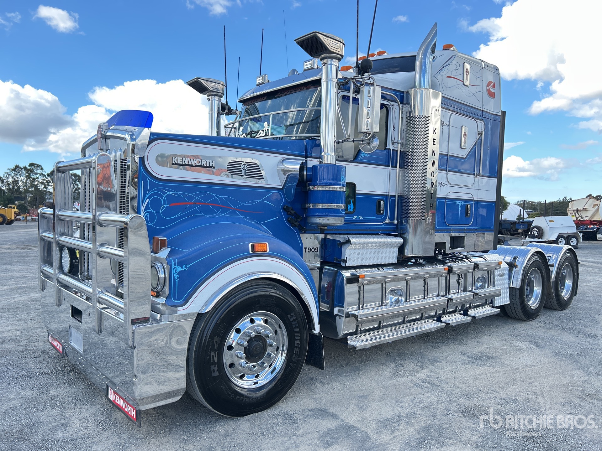 General Appearance with Picture, Right Front Corner