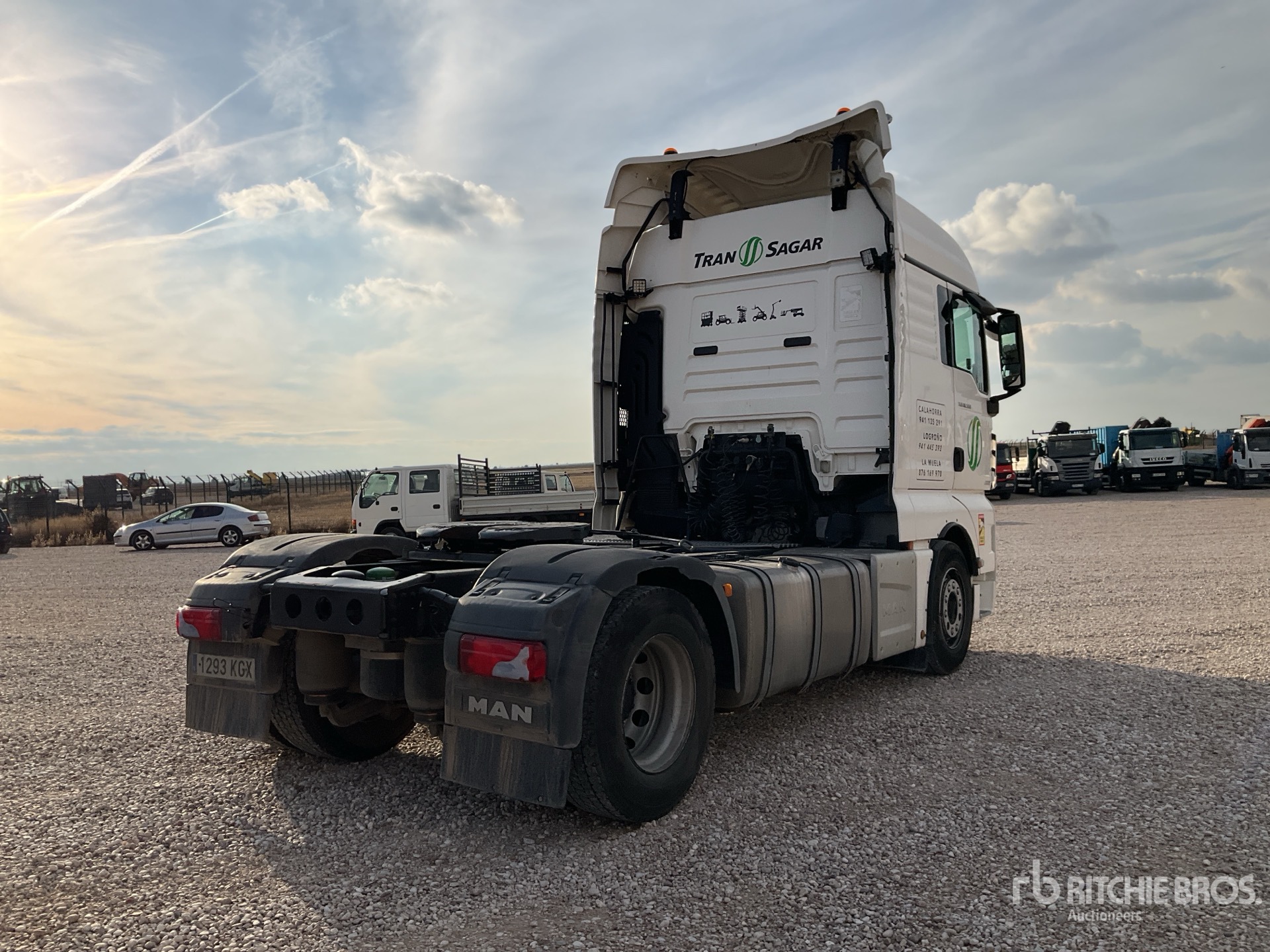 Aspect général with Image, coin arrière droit