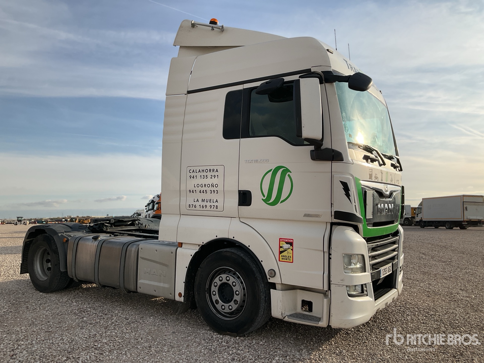 Aspect général with Image, coin avant droit