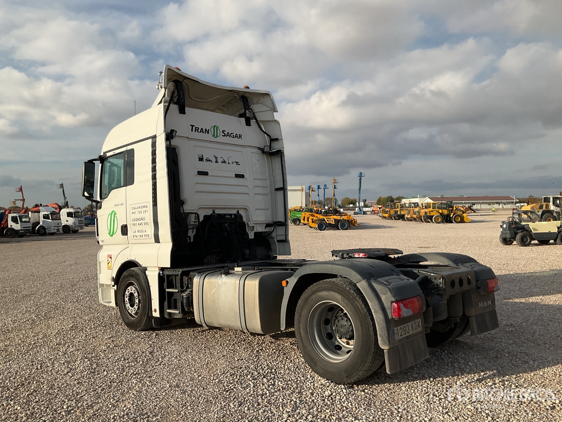 Aspect général with Image, coin arrière gauche