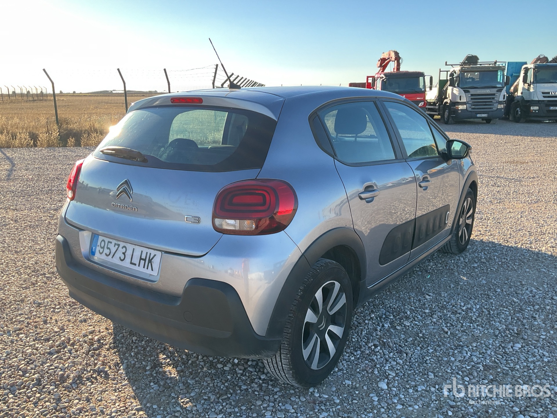 General Appearance with Picture, Right Rear Corner