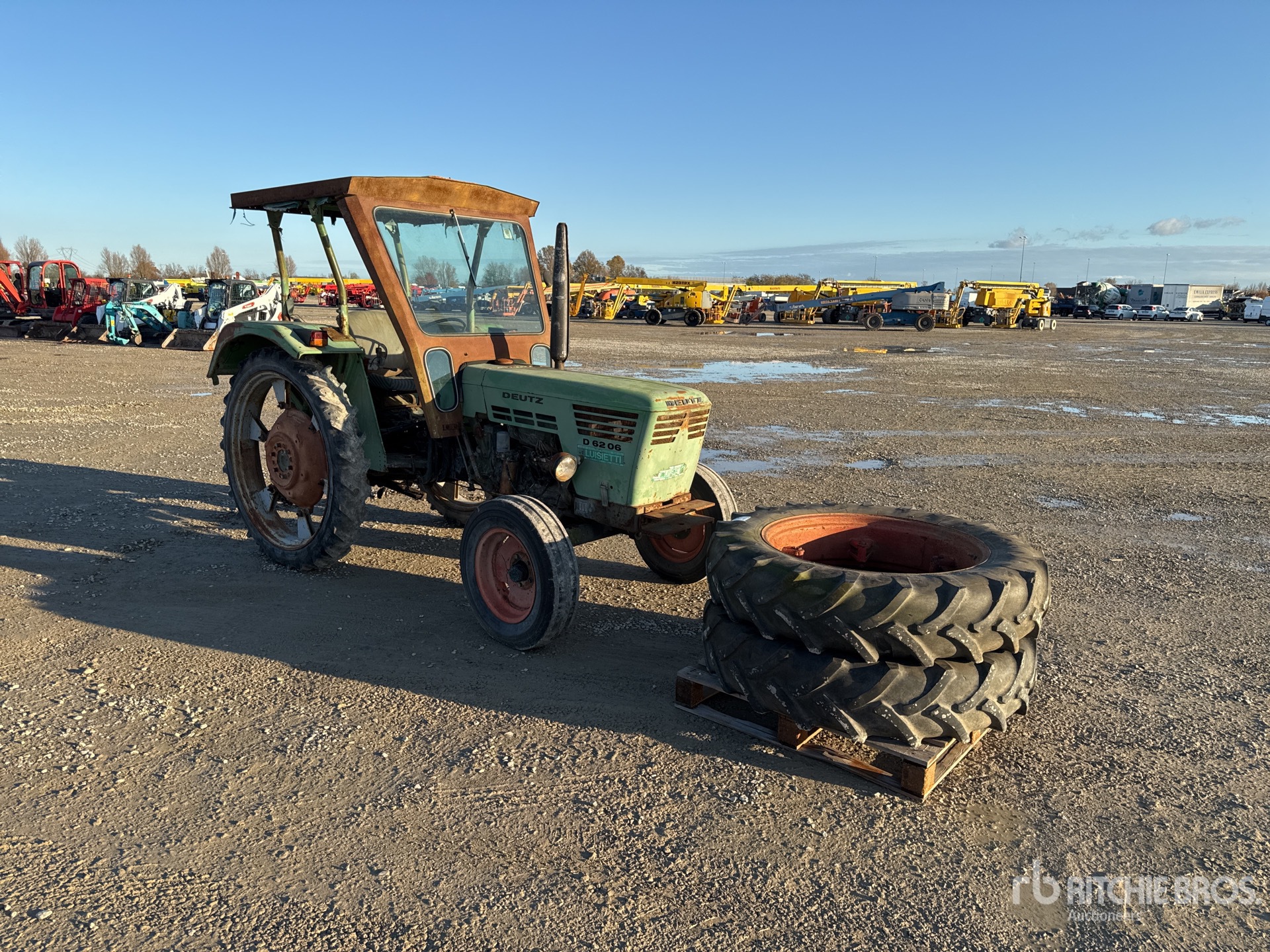 General Appearance with Picture, Right Front Corner