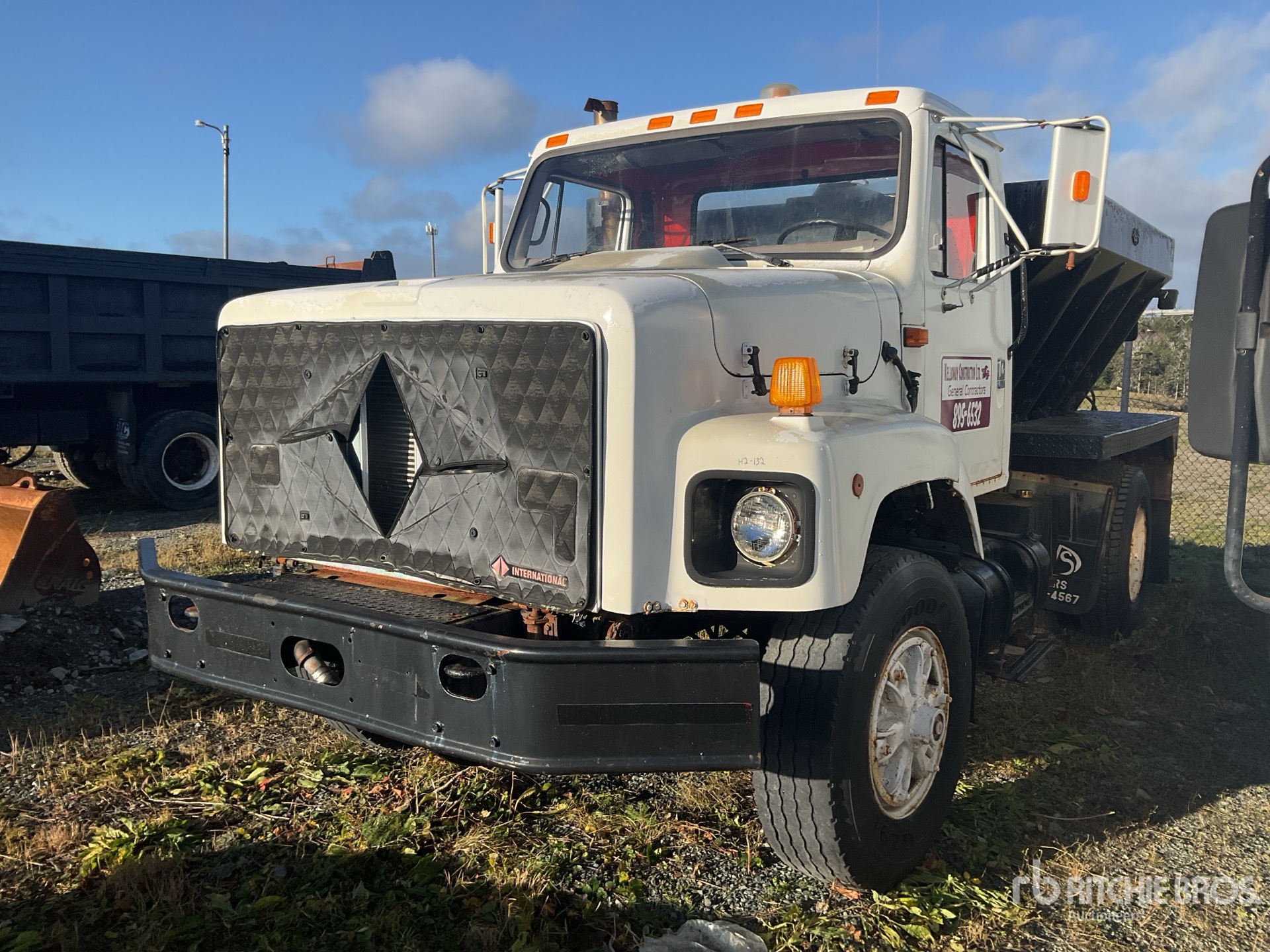 General Appearance with Bild, Ecke vorne links