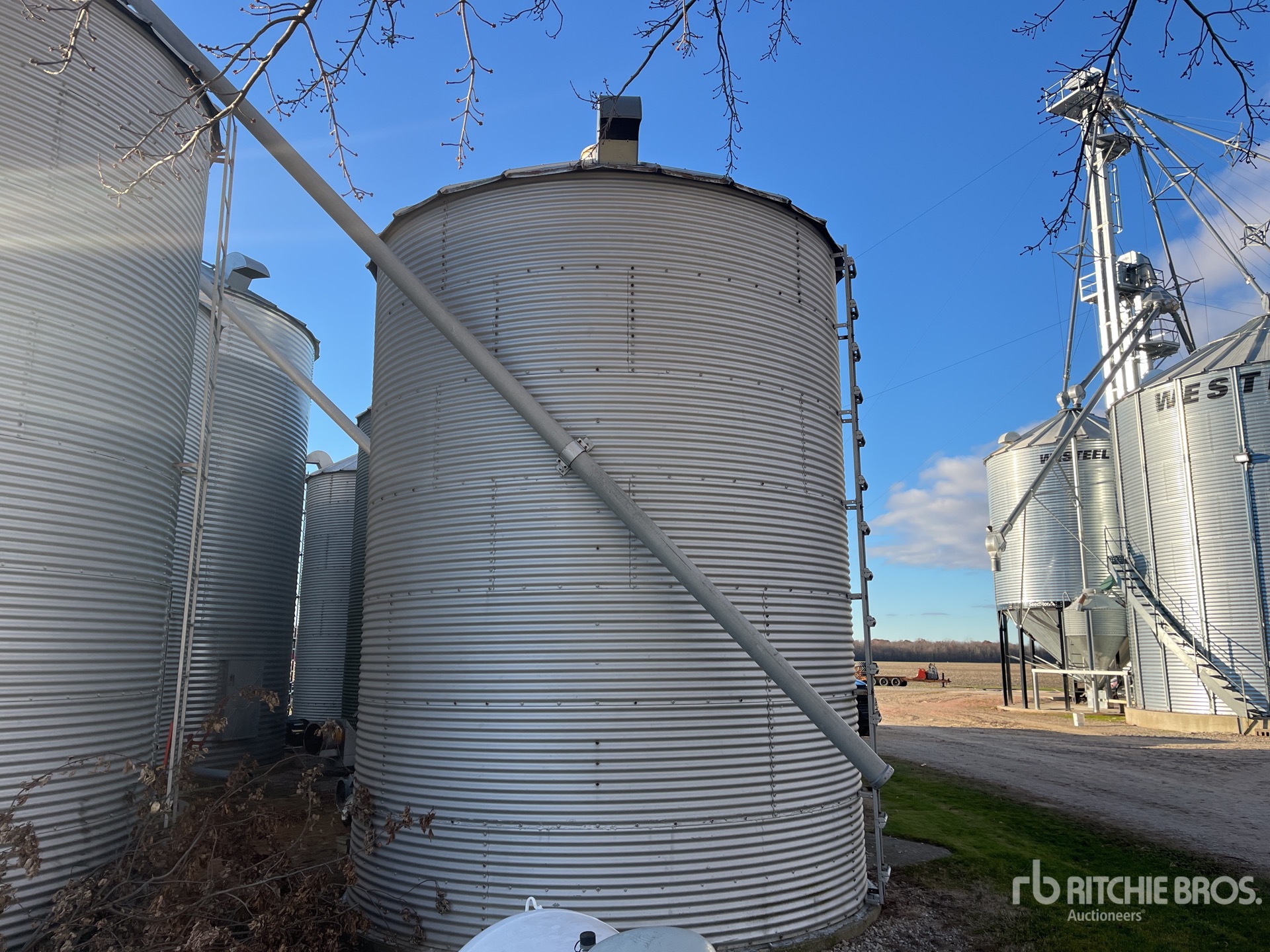 Aspect général with Image, coin arrière droit