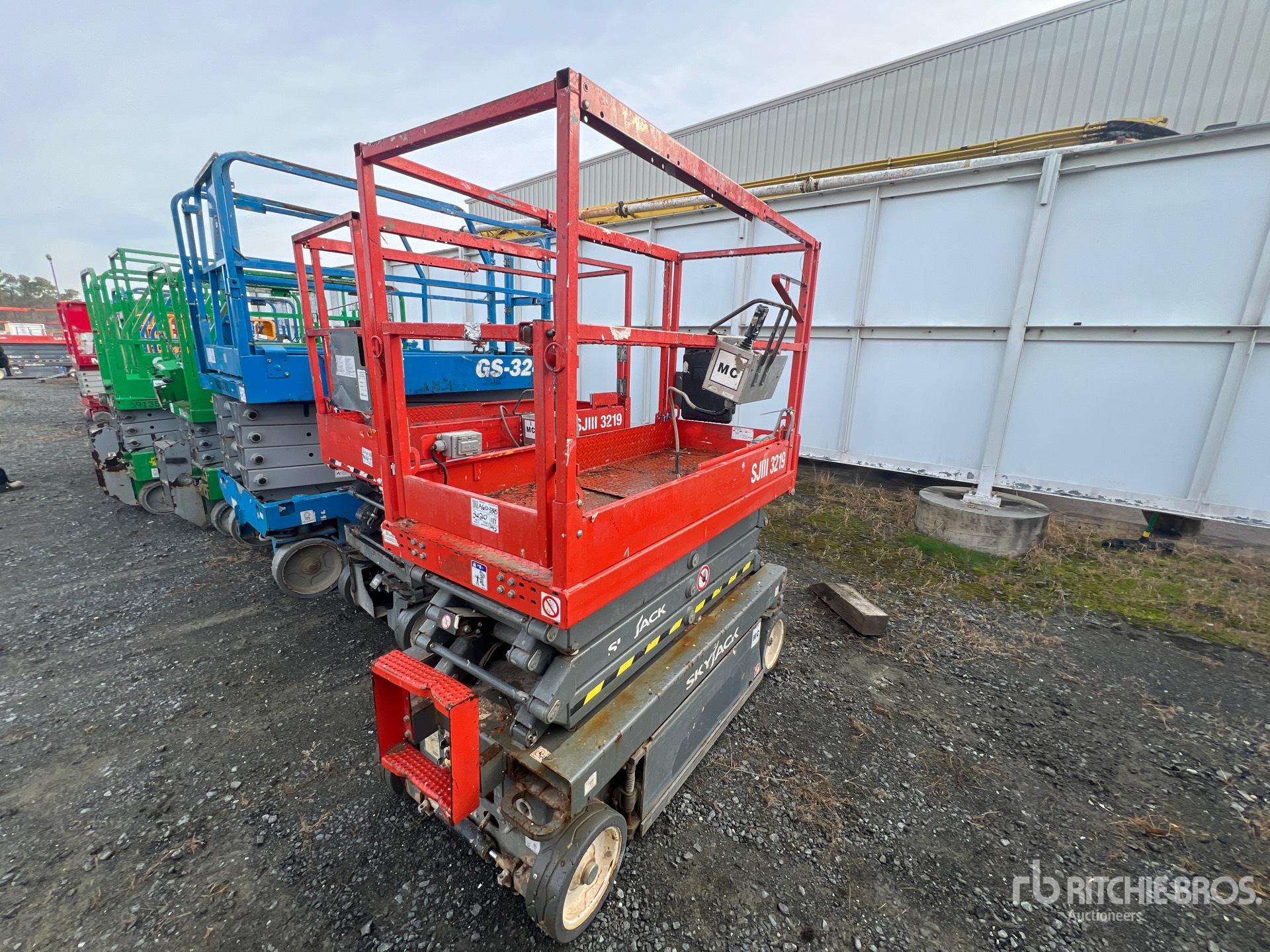 General Appearance with Picture, Left Front Corner