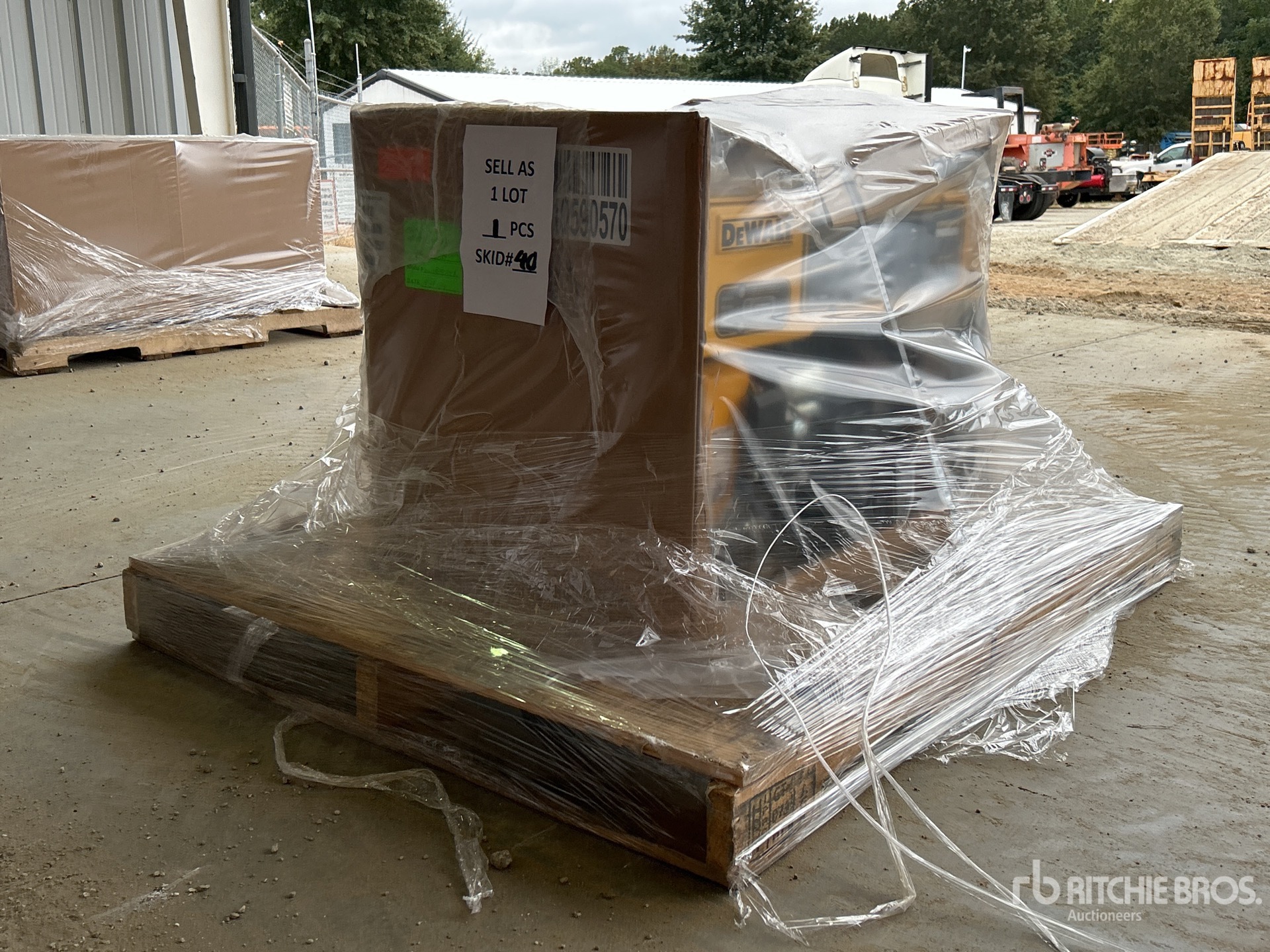 General Appearance with Picture, Right Front Corner