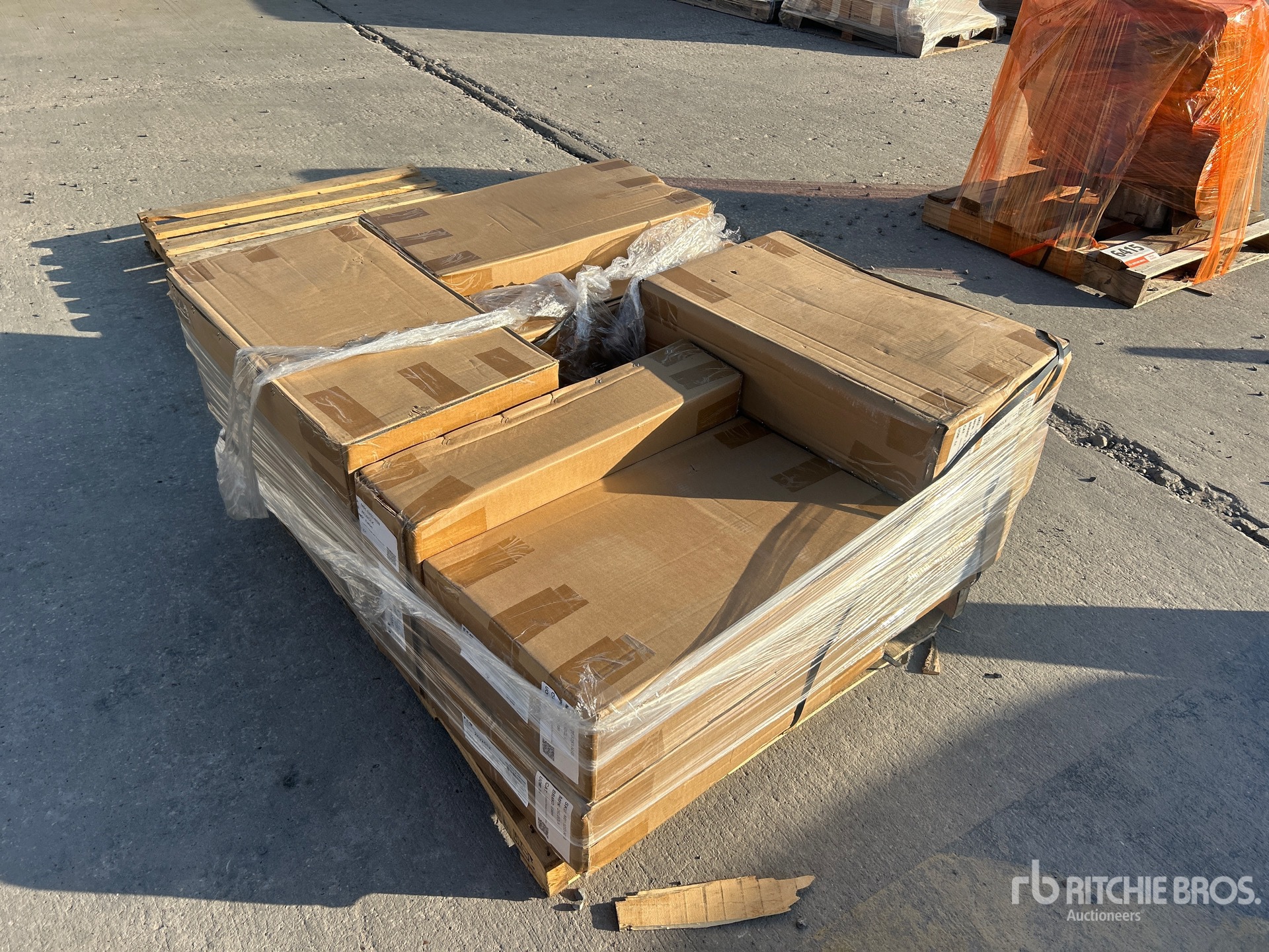 General Appearance with Bild, Ecke vorne links