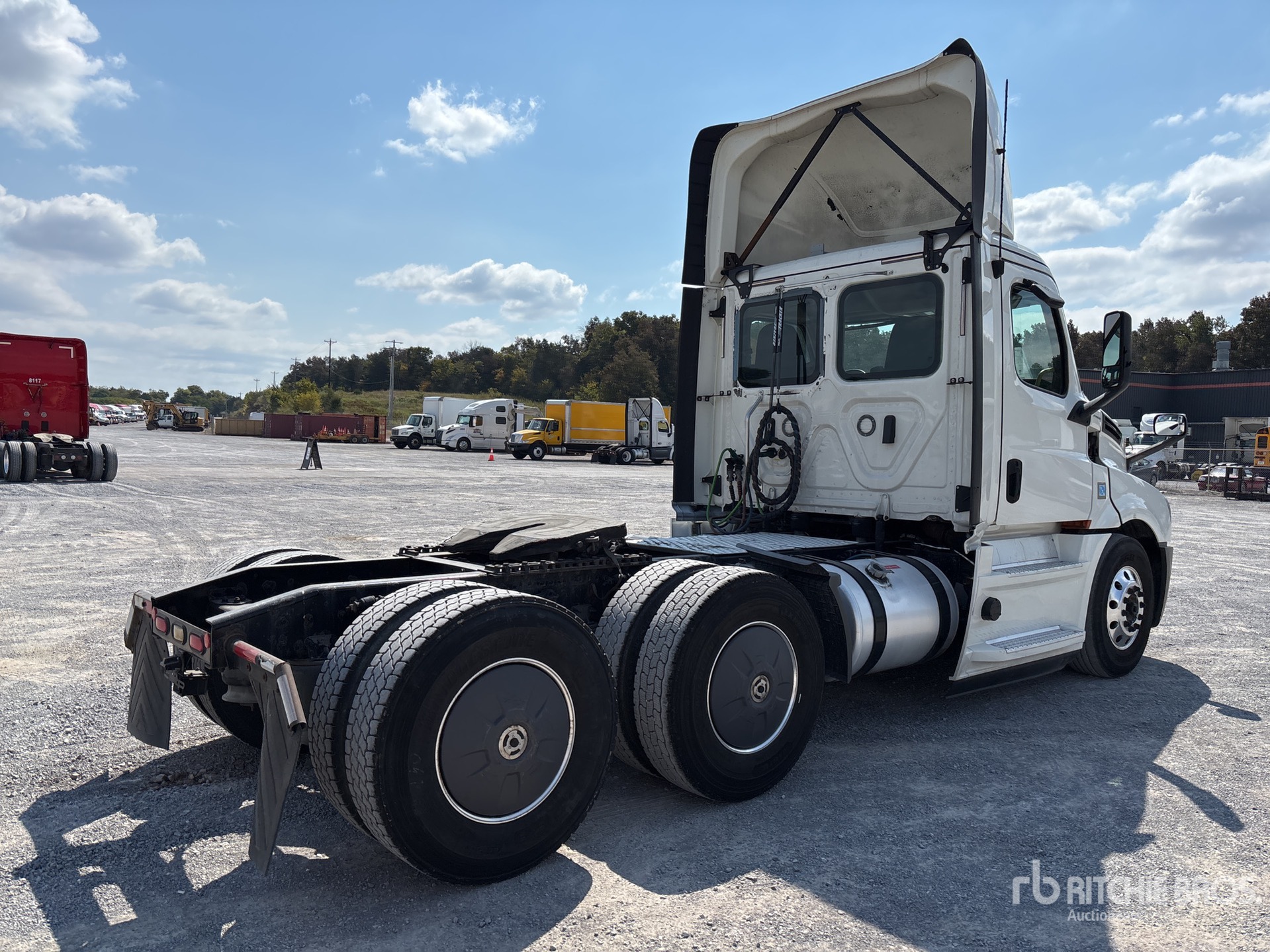 Aspect général with Image, coin arrière droit