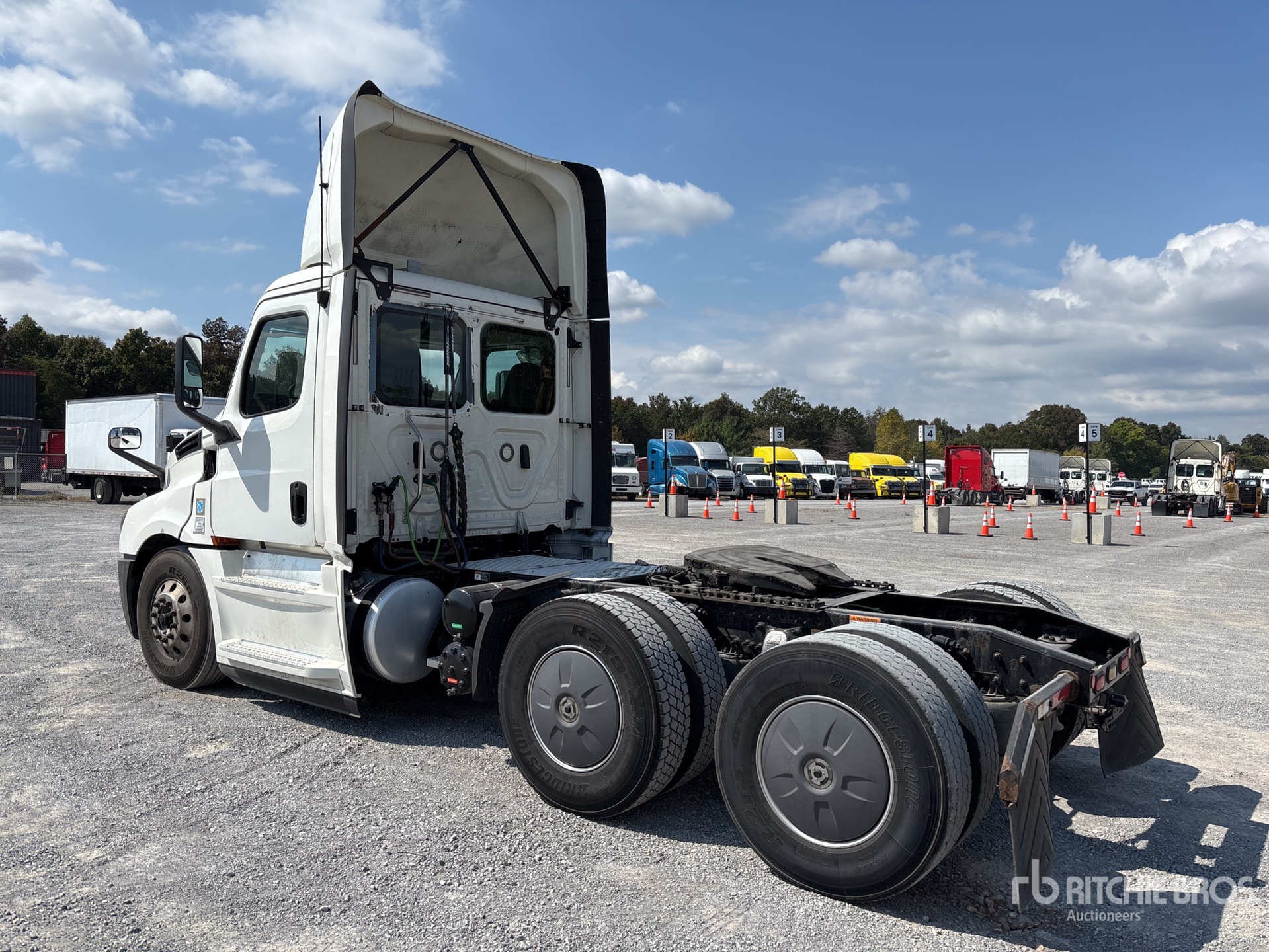 Aspect général with Image, coin arrière gauche