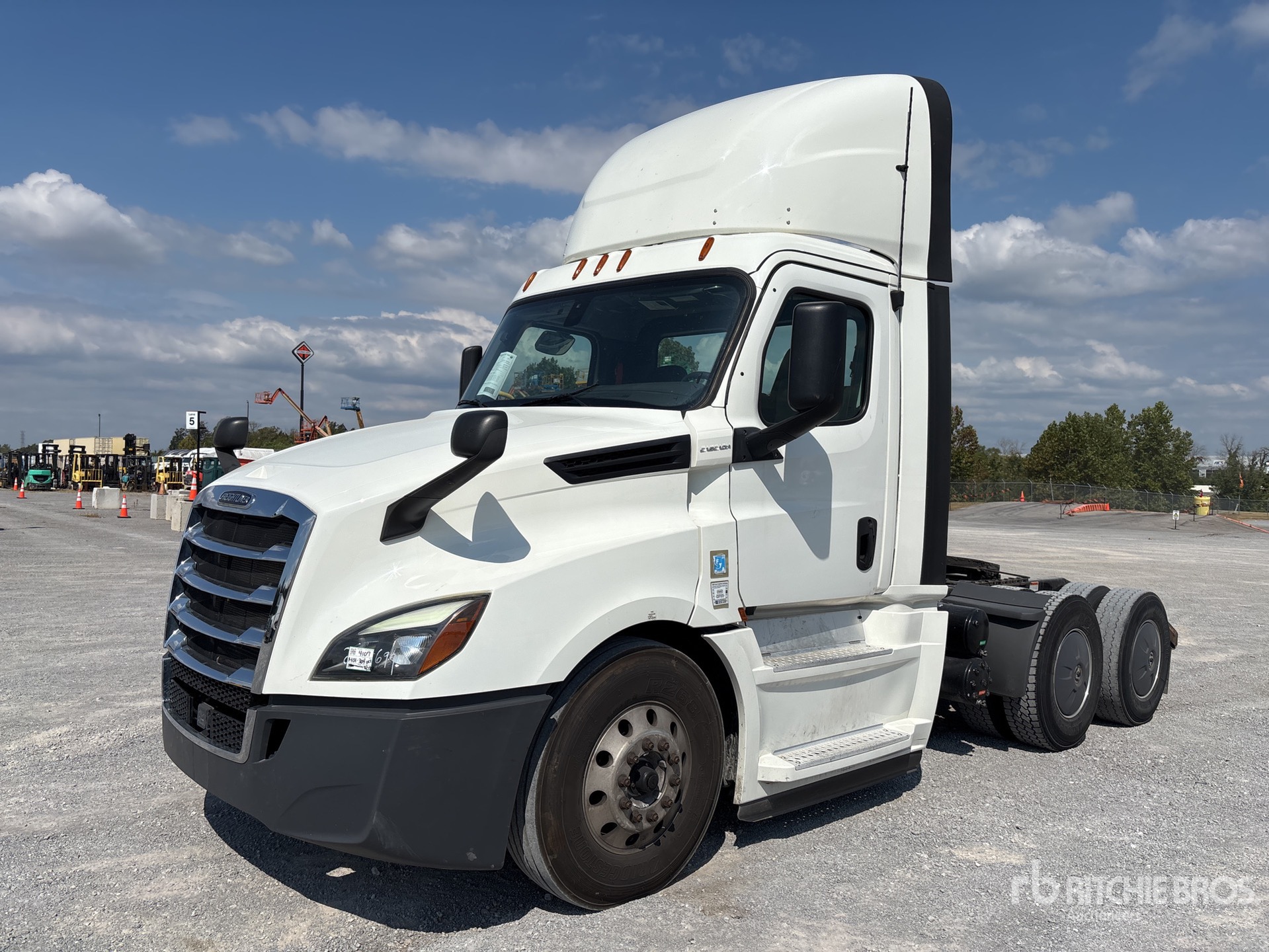 Aspect général with Image, coin avant gauche