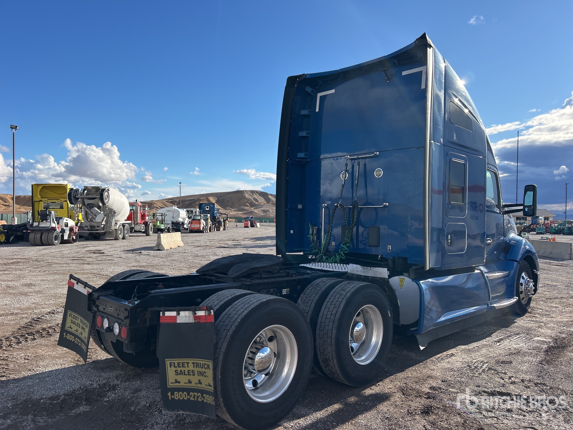 General Appearance with Bild, Ecke hinten rechts