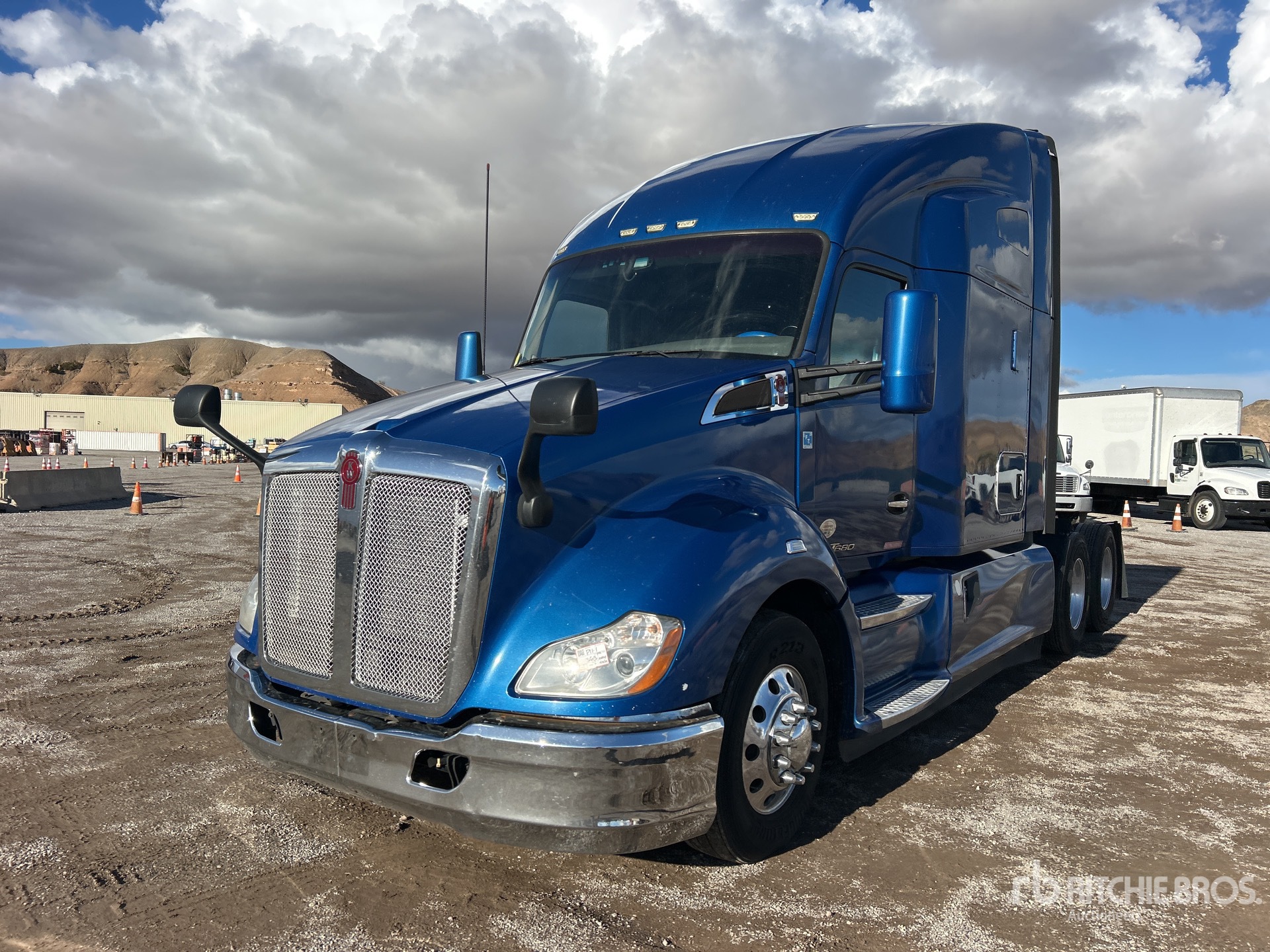 General Appearance with Bild, Ecke vorne links