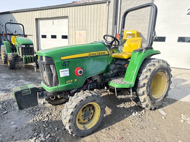 2013 John Deere 3032E 4WD Utility Tractor