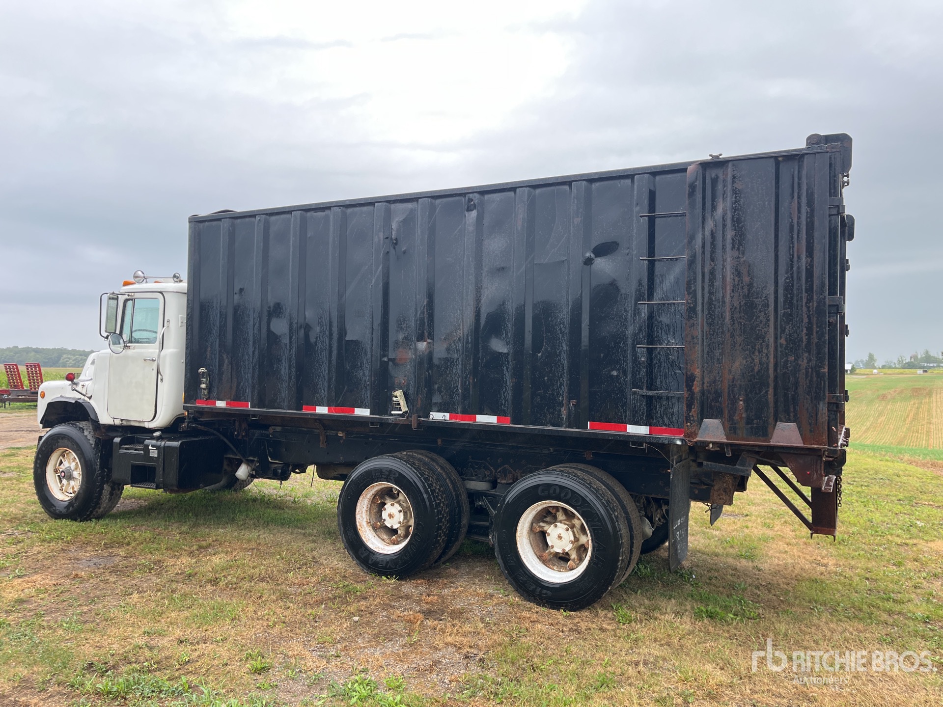 General Appearance with Imagen: esquina trasera izquierda