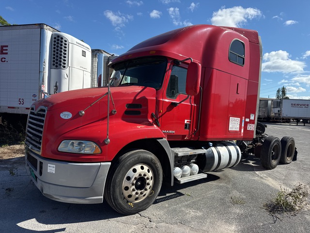 2013 Mack CXU613 Pinnacle 6x4 T/A Sleeper Truck Tractor (Inoperable)