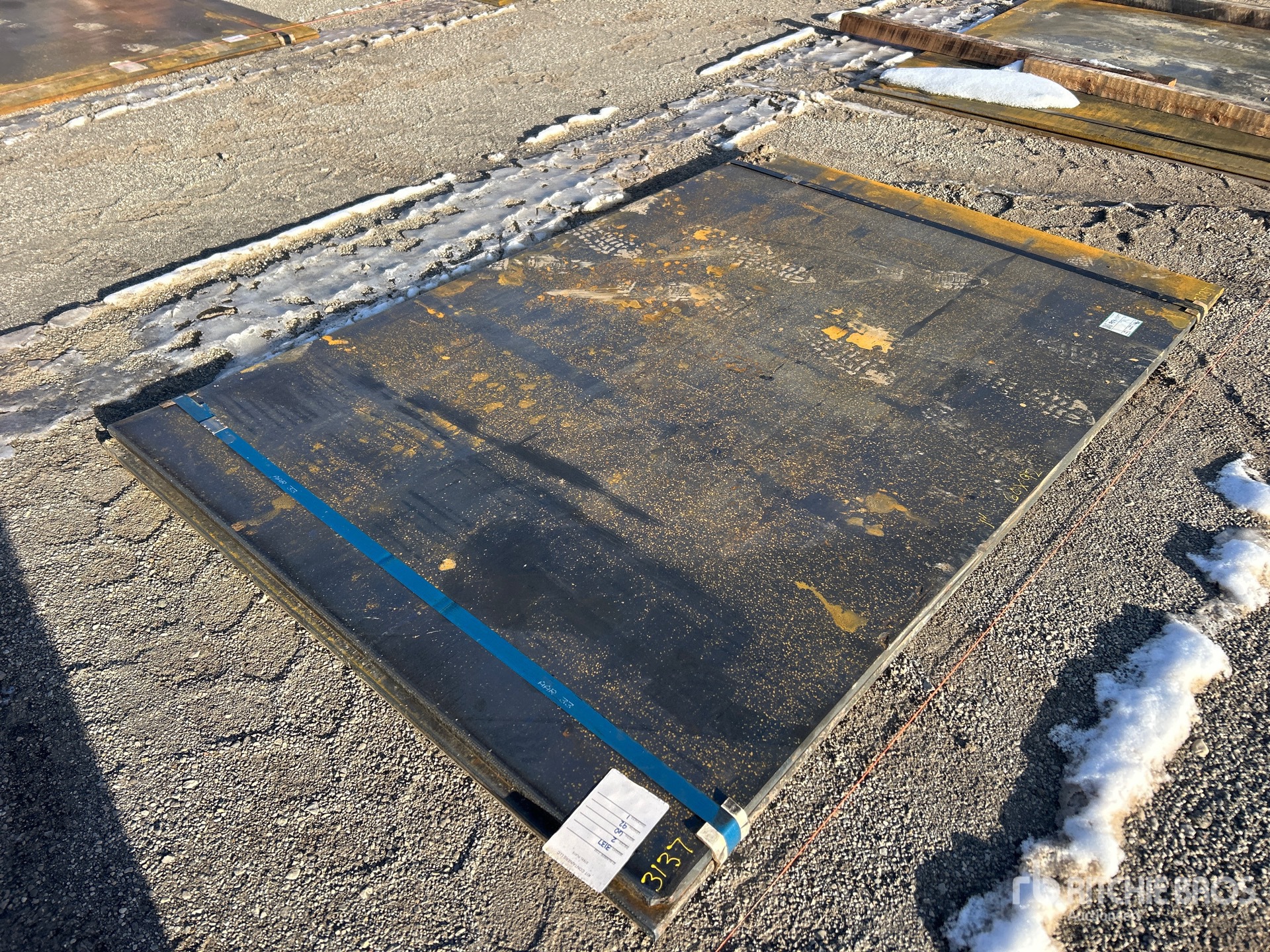 Aspect général with Image, coin avant droit