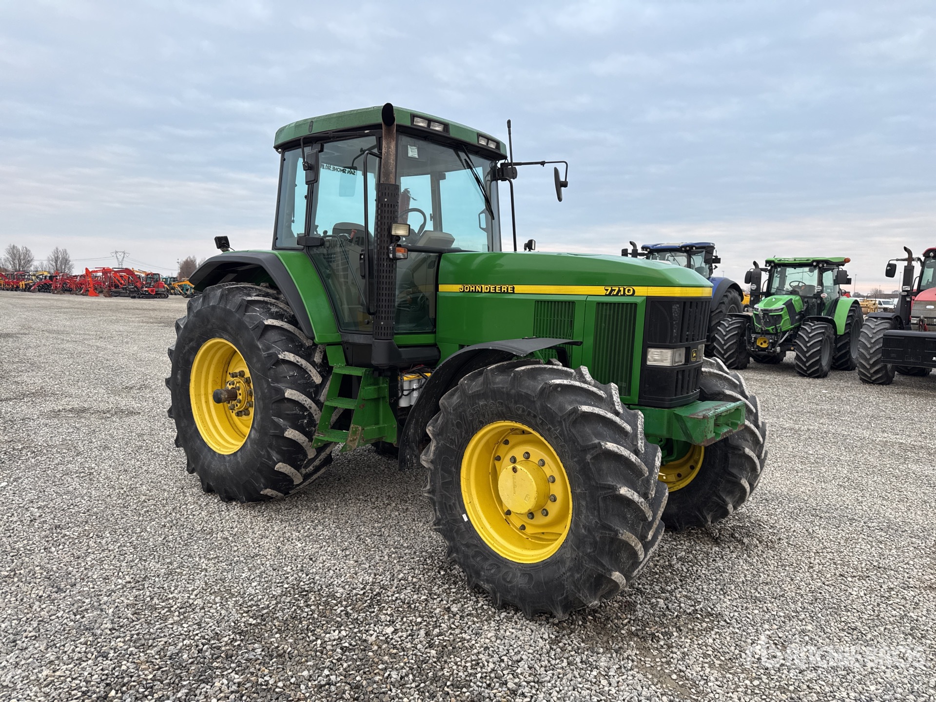 General Appearance with Foto, angolo anteriore destro