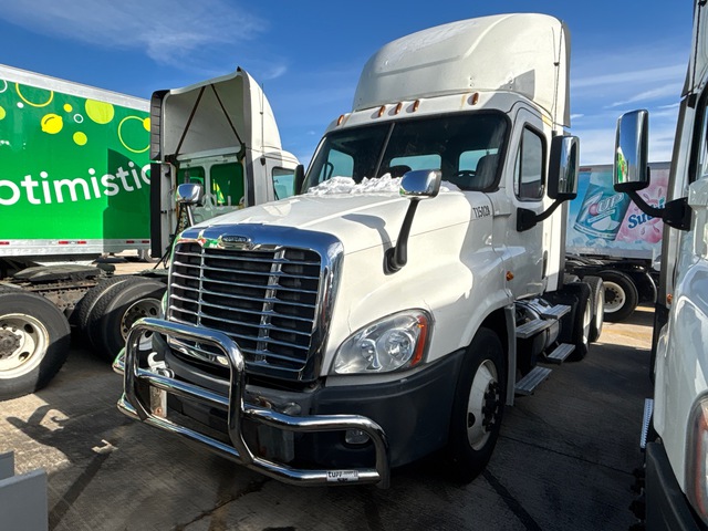 2016 Freightliner Cascadia 125 6x4 T/A Day Cab Truck Tractor
